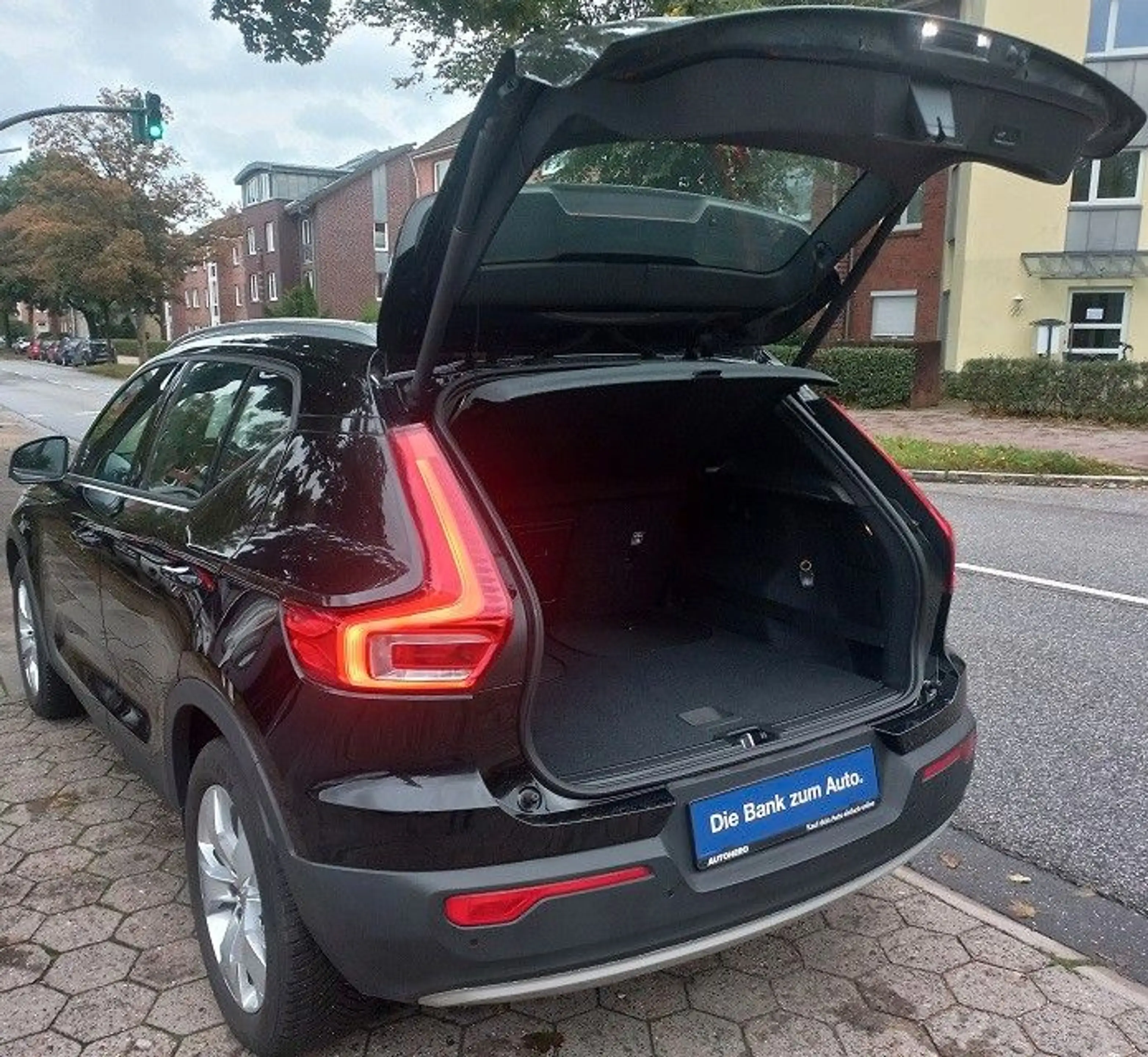 Volvo XC40 2,0D Aut. Klima SHZ Navi Tempo LMF Kamera — photo 17