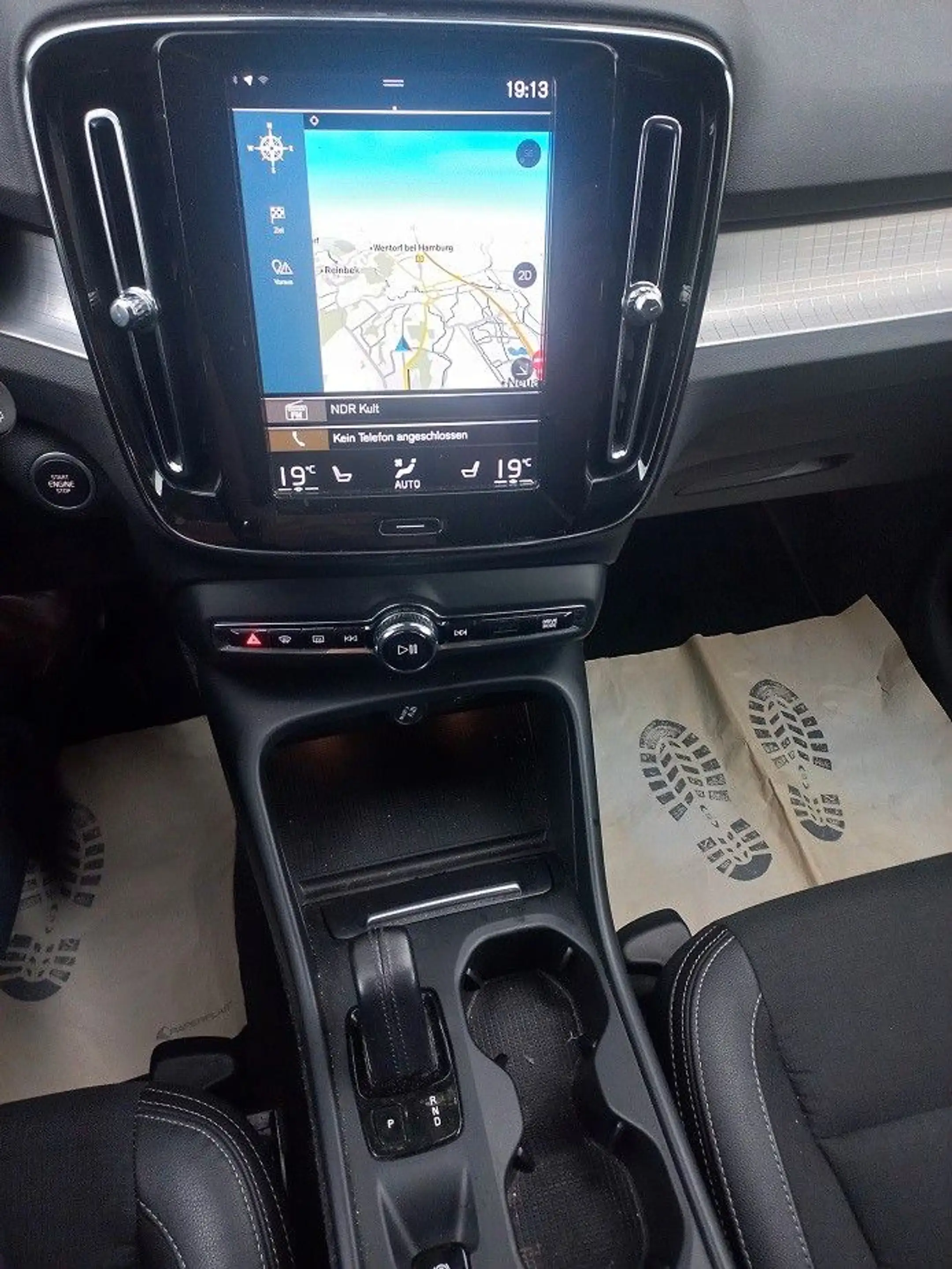 Volvo XC40 2,0D Aut. Klima SHZ Navi Tempo LMF Kamera — photo 29