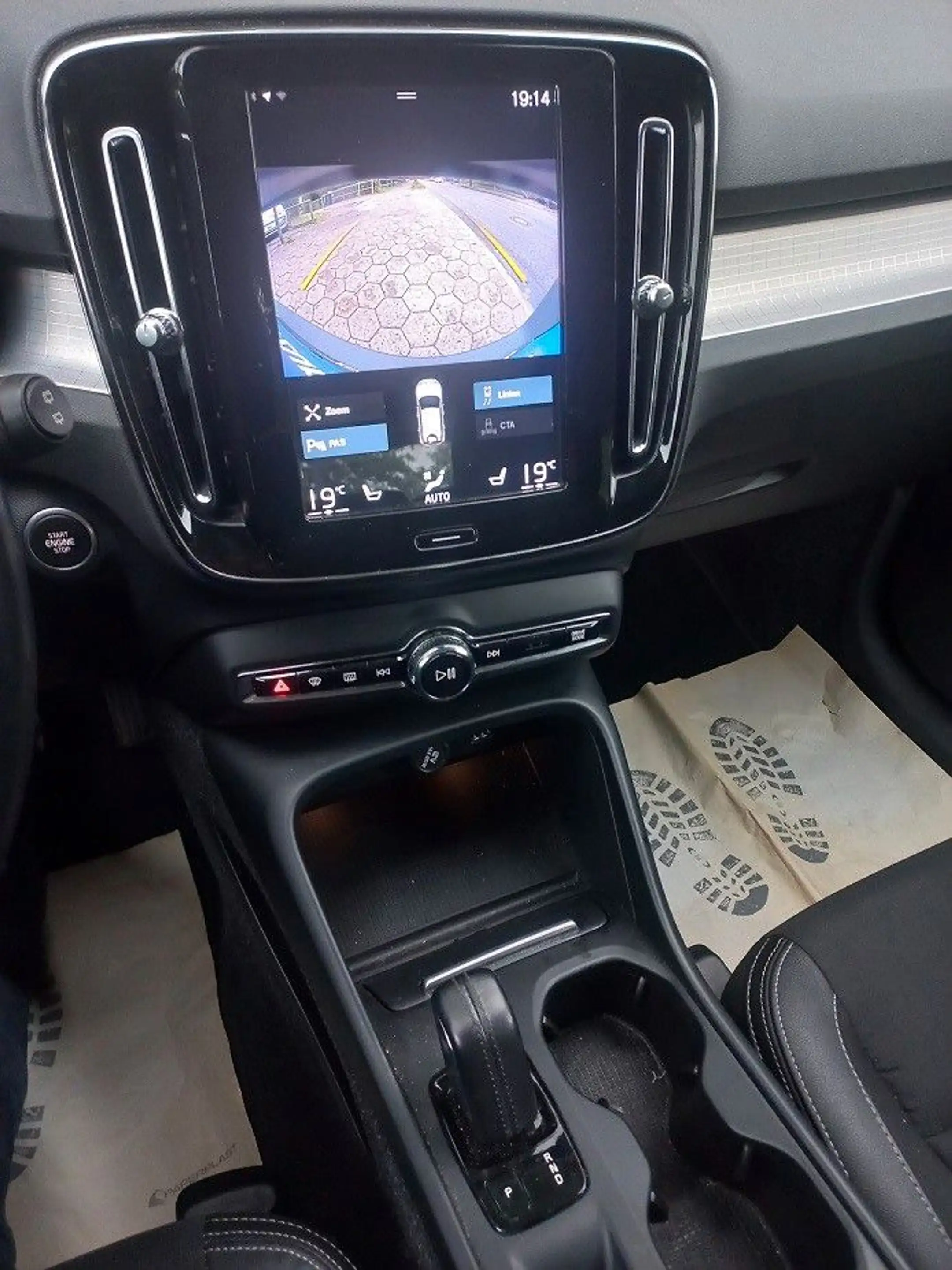 Volvo XC40 2,0D Aut. Klima SHZ Navi Tempo LMF Kamera — photo 30