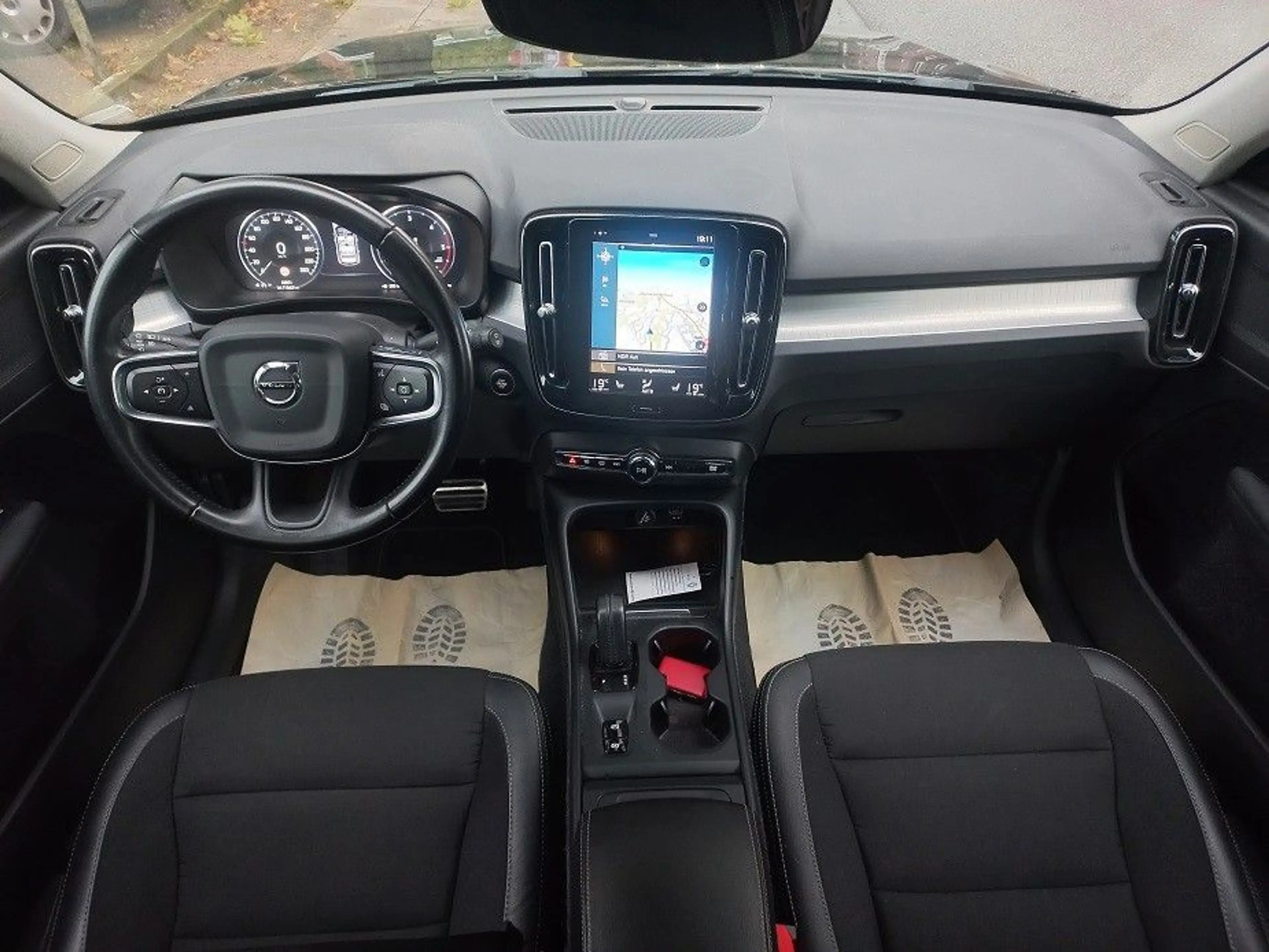 Volvo XC40 2,0D Aut. Klima SHZ Navi Tempo LMF Kamera — photo 23