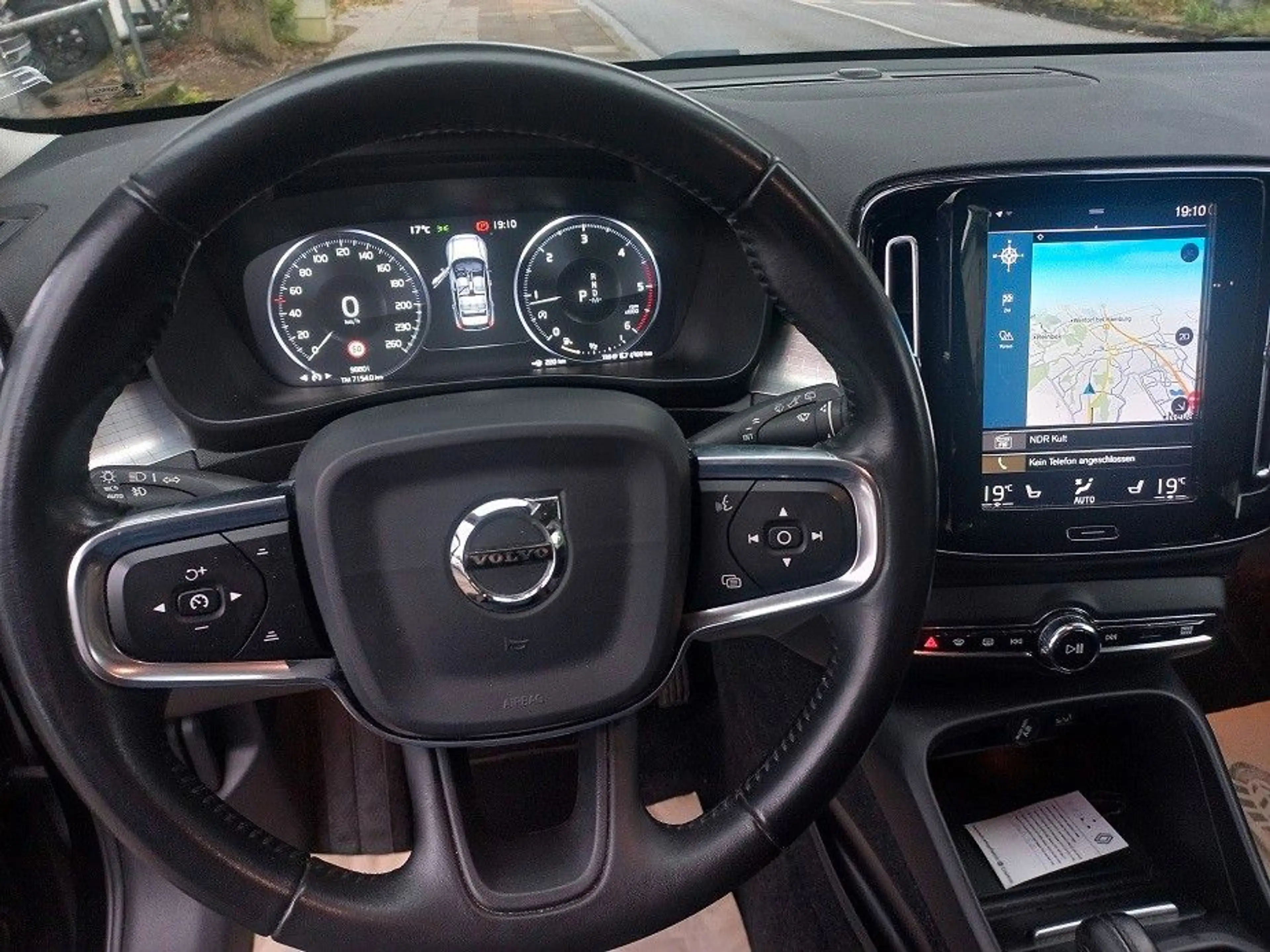 Volvo XC40 2,0D Aut. Klima SHZ Navi Tempo LMF Kamera — photo 25