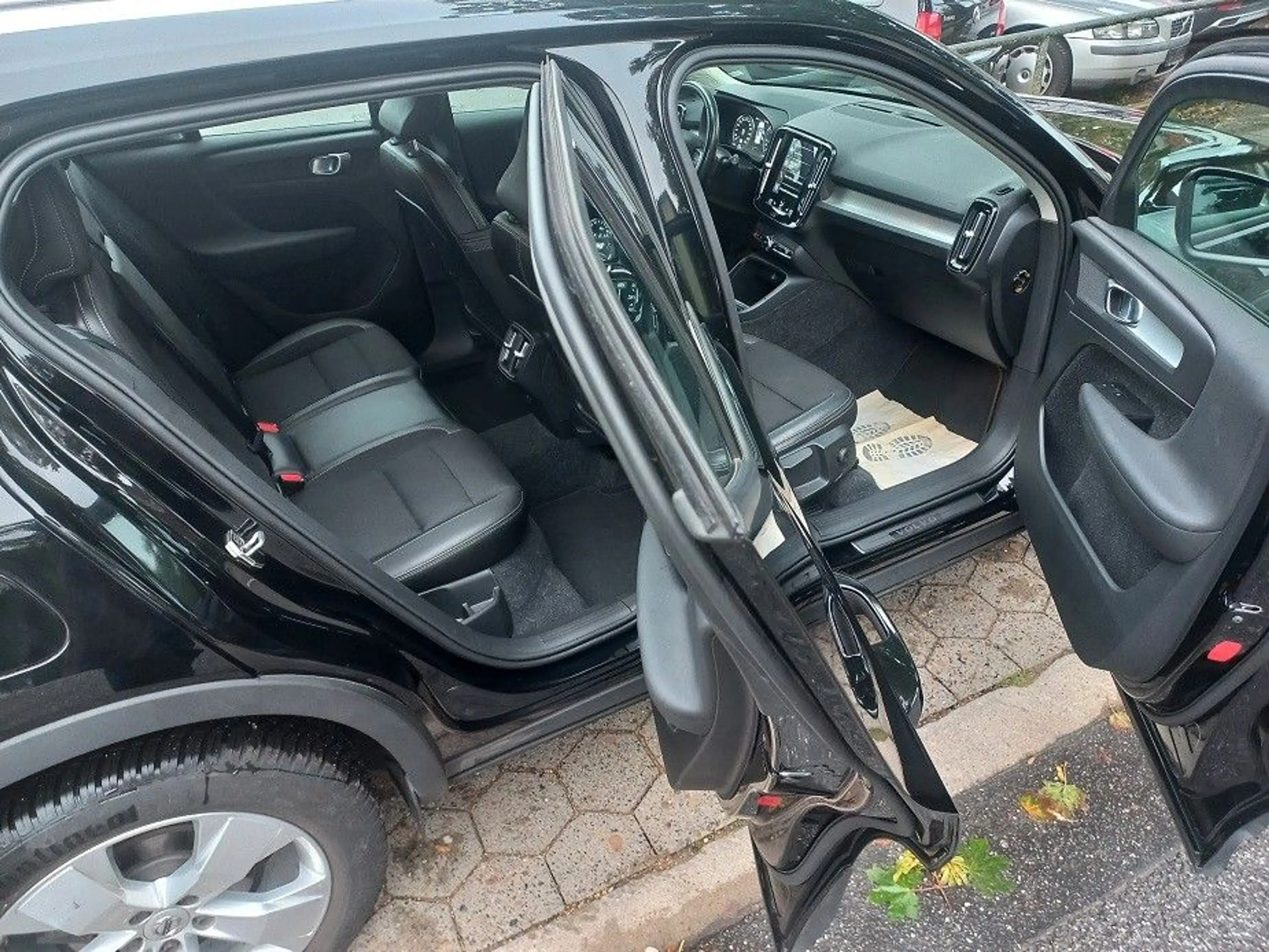 Volvo XC40 2,0D Aut. Klima SHZ Navi Tempo LMF Kamera — photo 14
