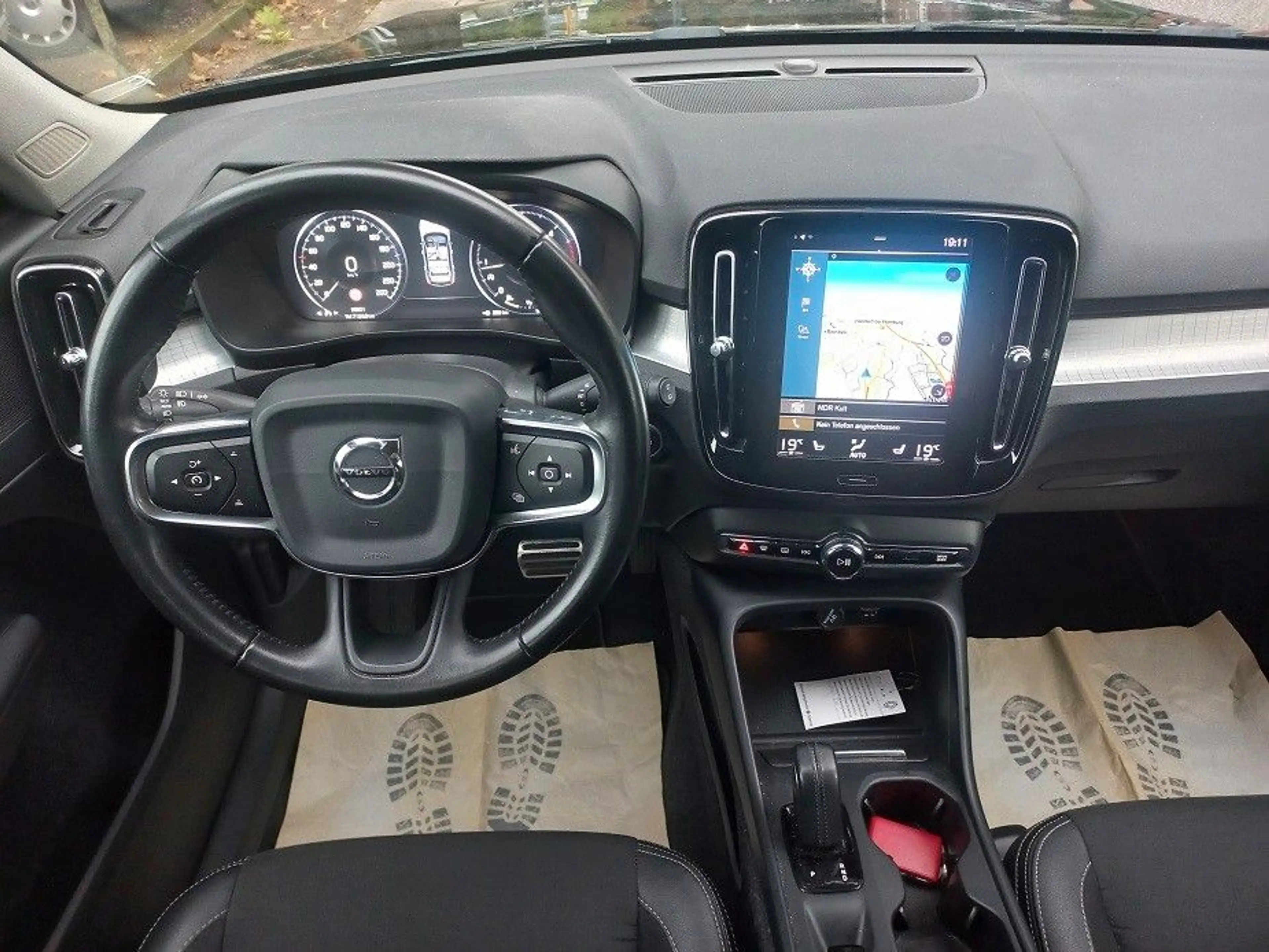Volvo XC40 2,0D Aut. Klima SHZ Navi Tempo LMF Kamera — photo 24