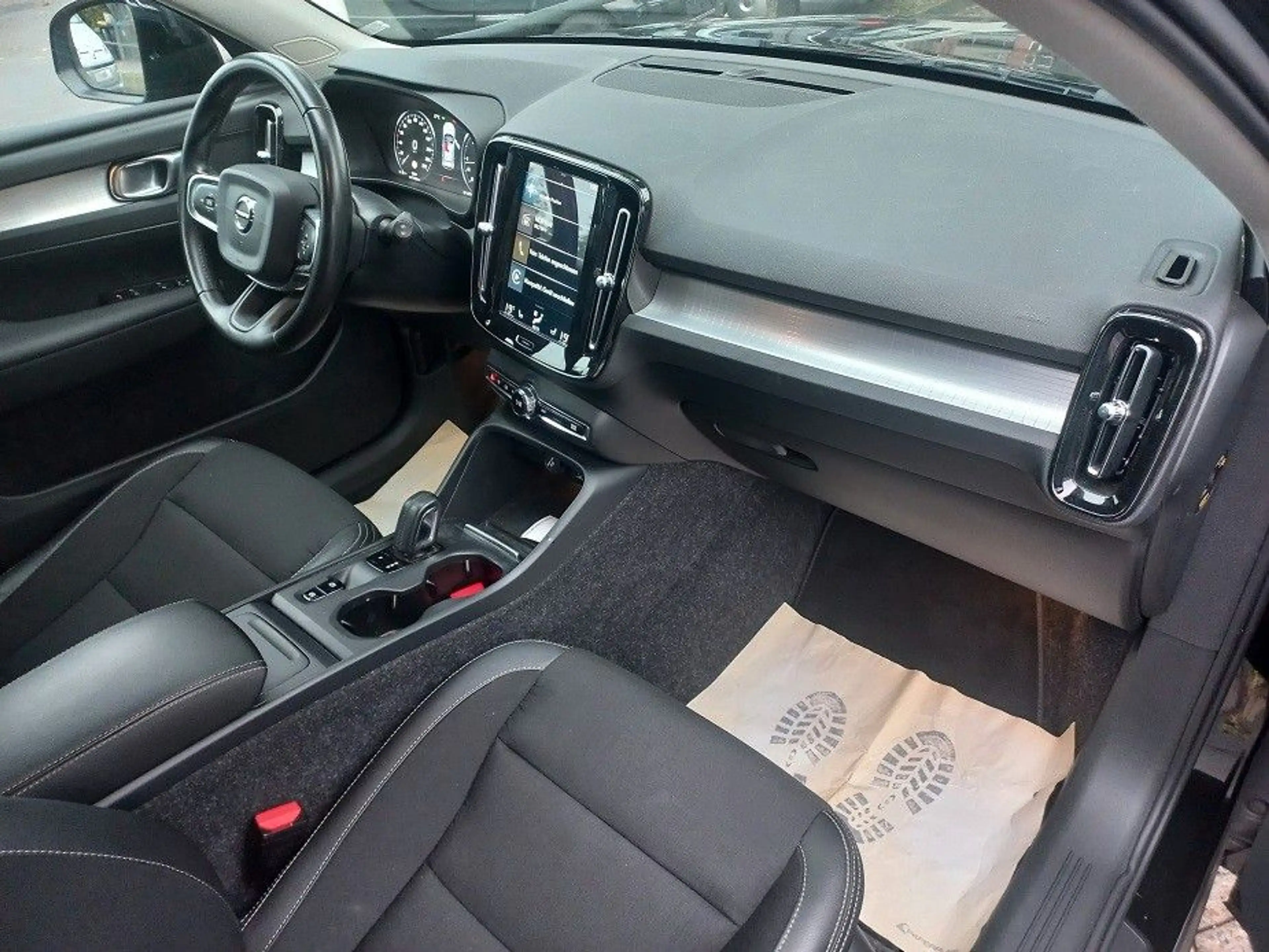 Volvo XC40 2,0D Aut. Klima SHZ Navi Tempo LMF Kamera — photo 12