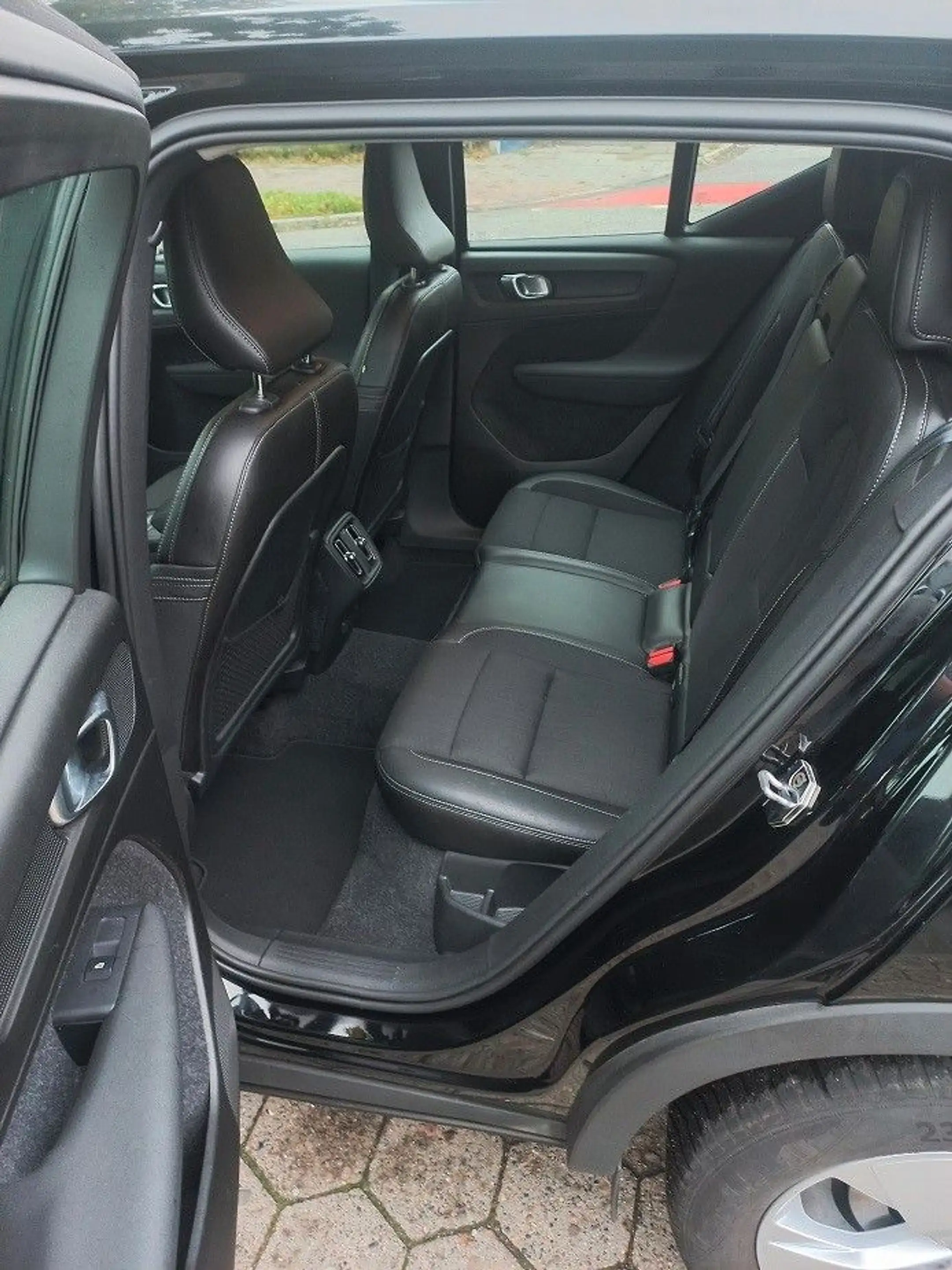 Volvo XC40 2,0D Aut. Klima SHZ Navi Tempo LMF Kamera — photo 18