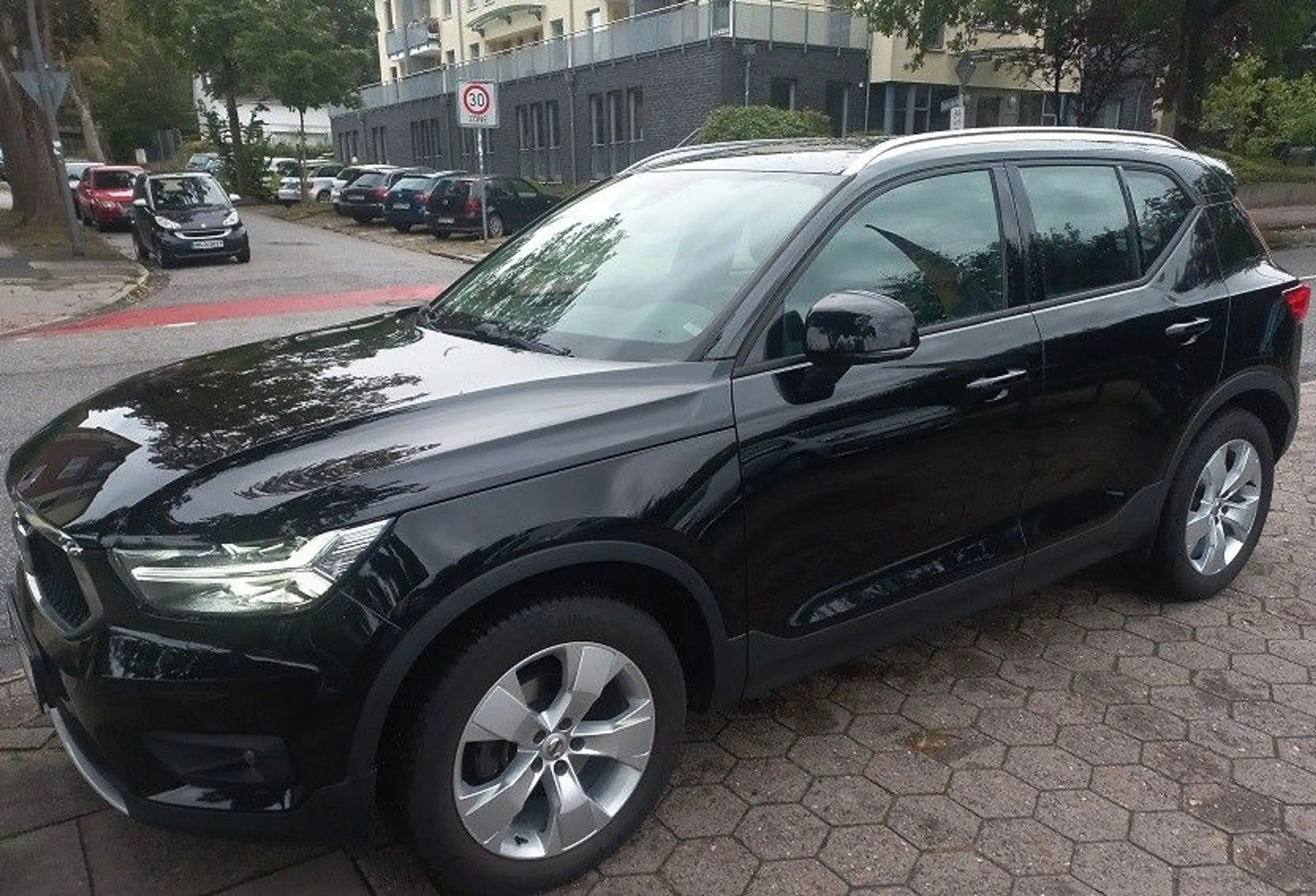 Volvo XC40 2,0D Aut. Klima SHZ Navi Tempo LMF Kamera — photo 4