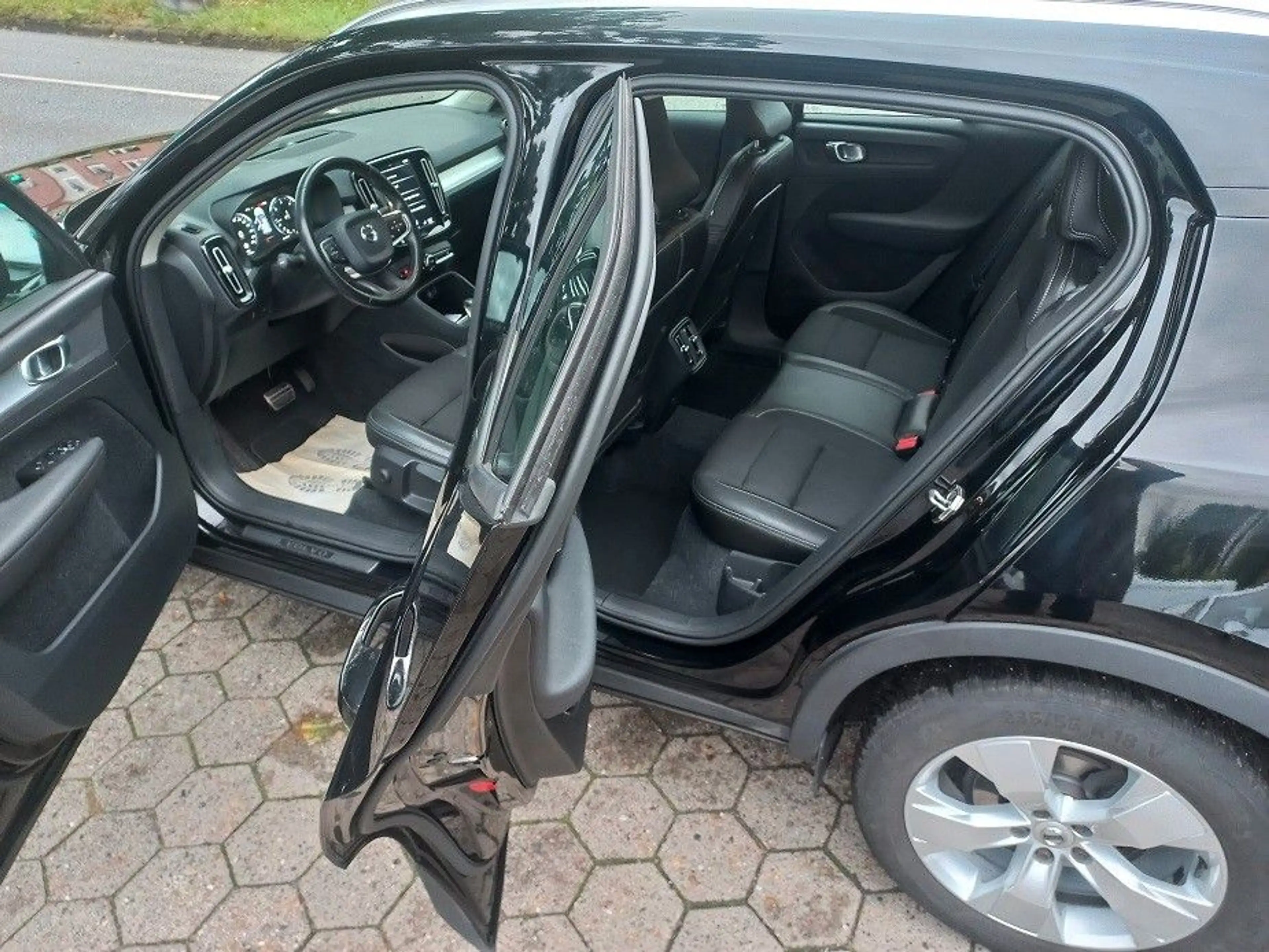 Volvo XC40 2,0D Aut. Klima SHZ Navi Tempo LMF Kamera — photo 20
