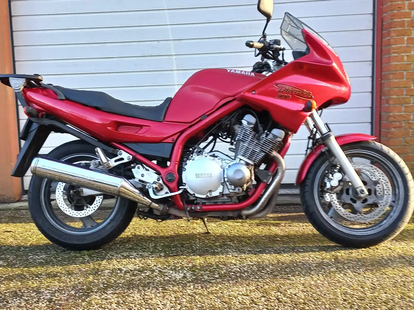 Yamaha XJ 900 diversion crvena - 1