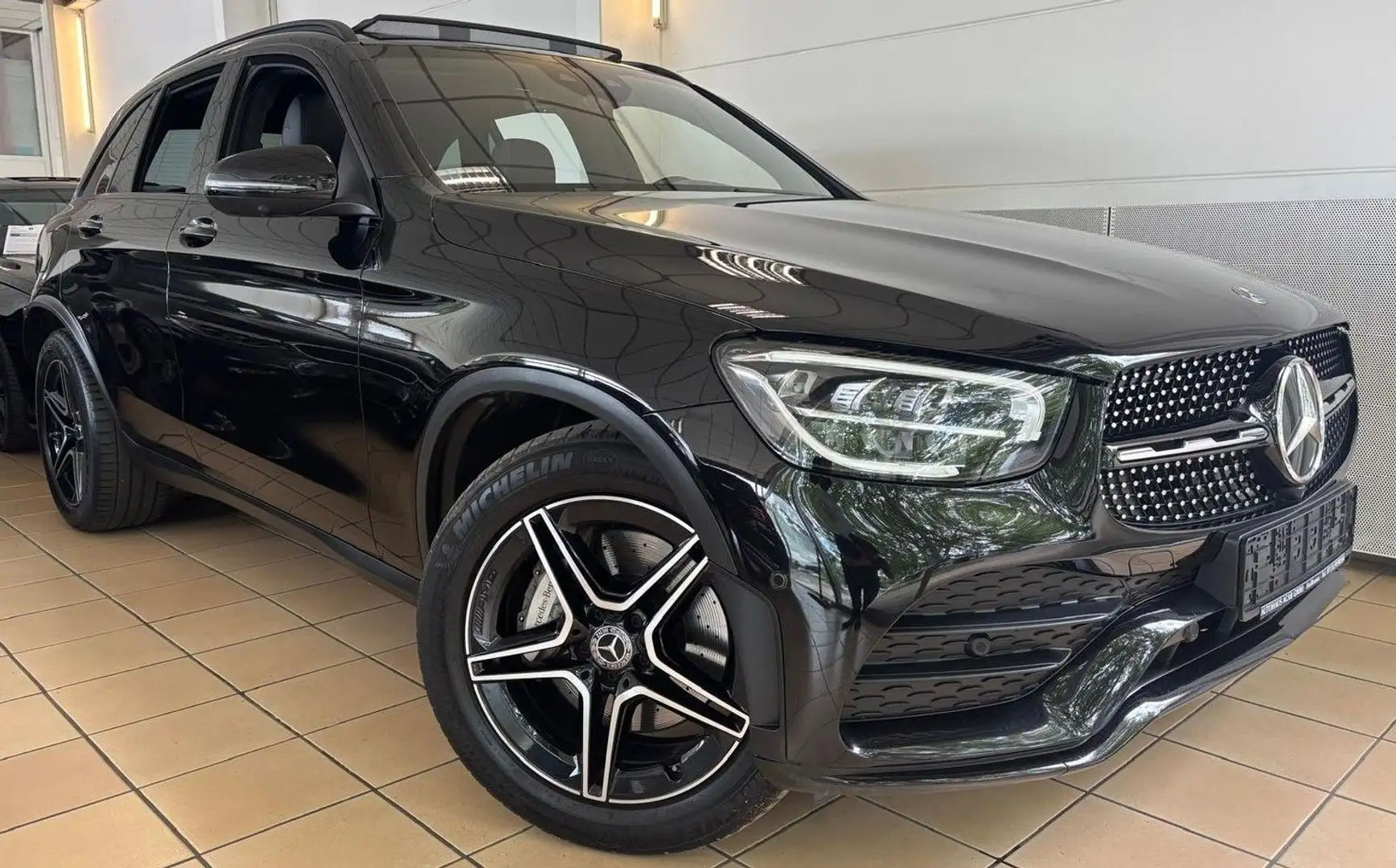Mercedes-Benz GLC 300 d 4Matic AMG-Line LED 360° ACC Pano Virtual Touch Noir - 1