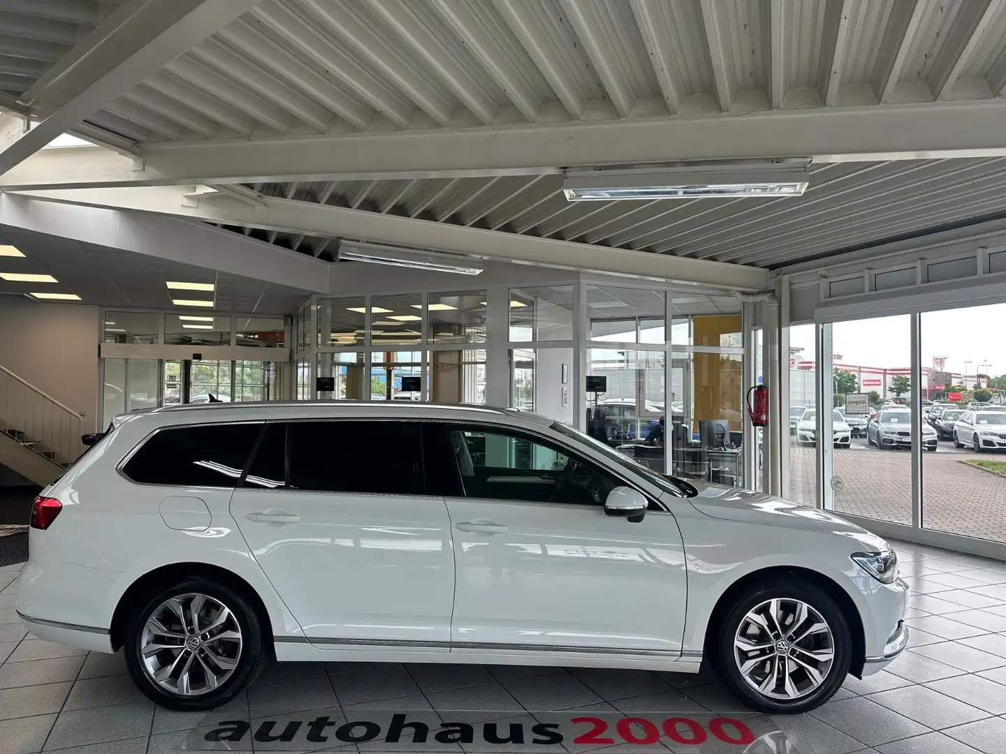 Volkswagen Passat Variant Highline AUT./LED/PANO./NAVI Blanc - 2