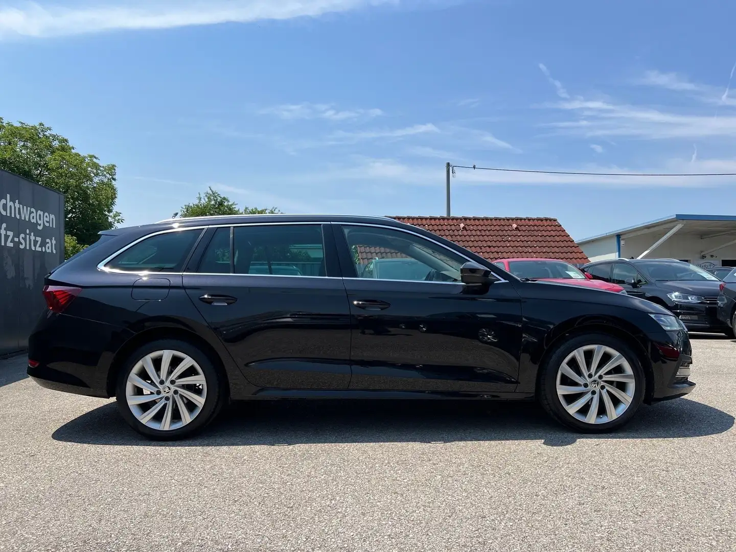 Skoda Octavia Combi 2,0 TDI Style DSG | NP: € 44.400 Schwarz - 2