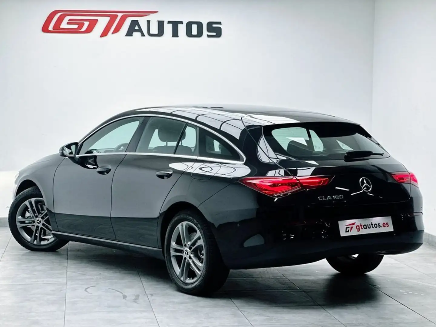 Mercedes-Benz CLA 180 URBAN AUTO 136CV Noir - 1