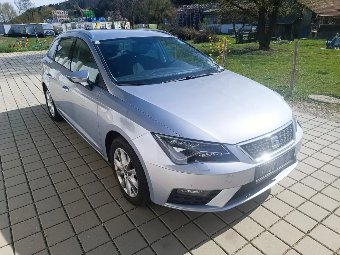 SEAT Leon ST Style 1,6 TDI Grau - 1