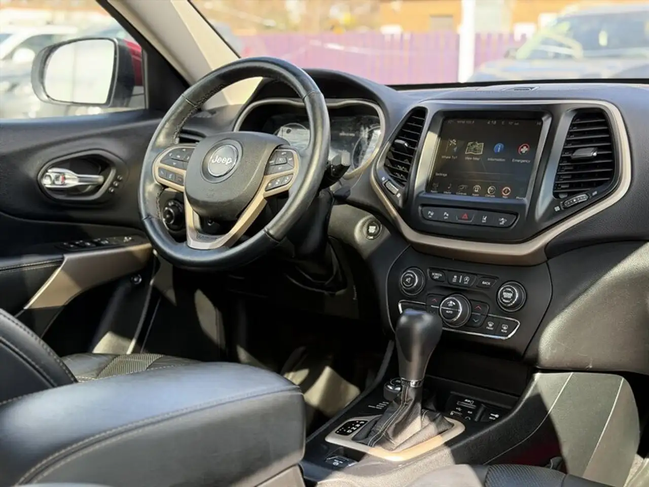 Jeep Cherokee снимка Jeep Cherokee