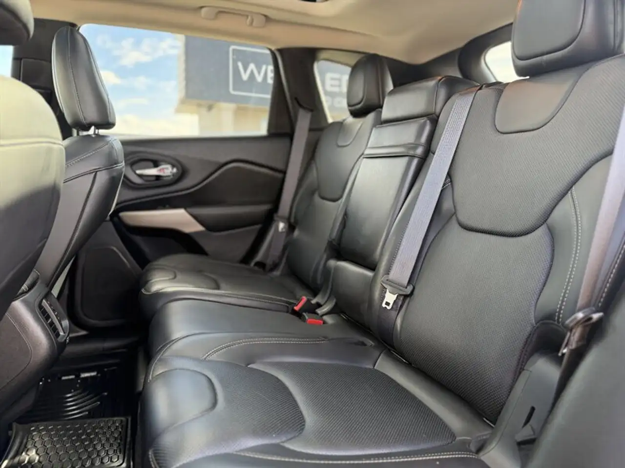 Jeep Cherokee снимка Jeep Cherokee