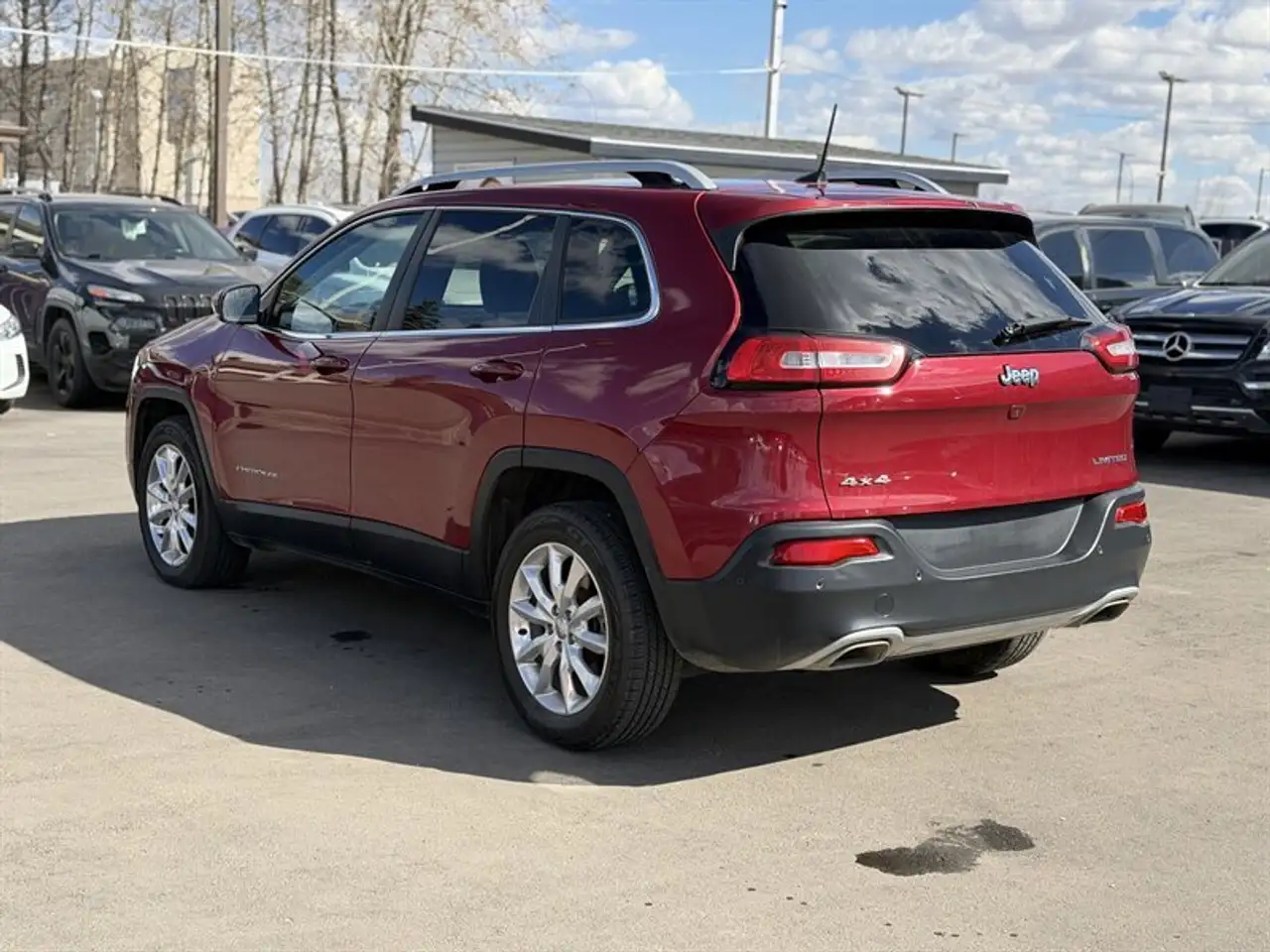 Jeep Cherokee снимка Jeep Cherokee