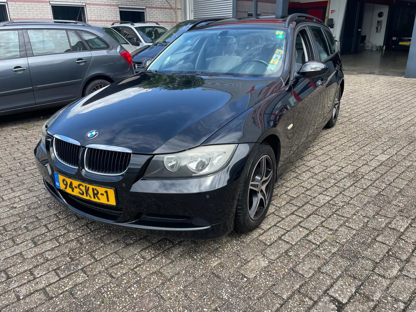 BMW 318 3-serie Touring 318i Business Line pano airco Zwart - 1