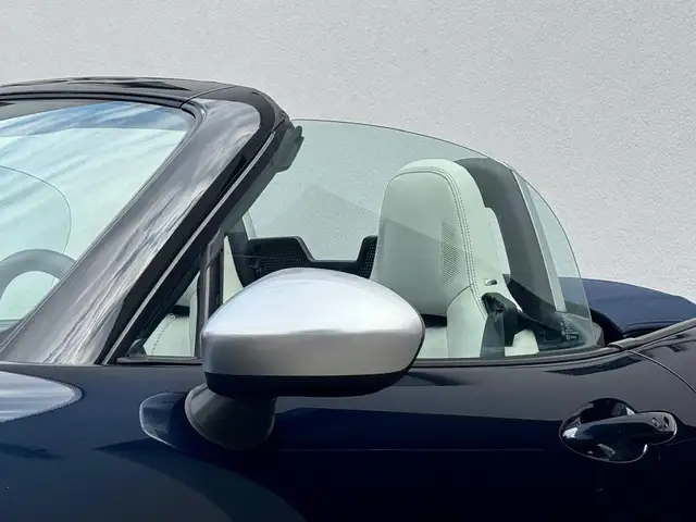 Mazda MX-5 view 3