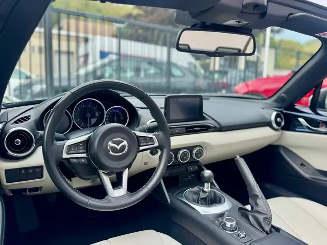 Mazda MX-5 view 5