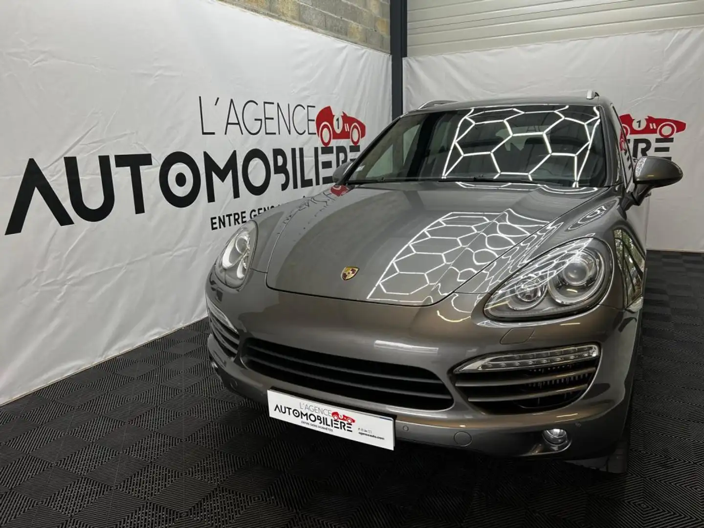 Porsche Cayenne 3.0D V6 Turbo Gris - 2