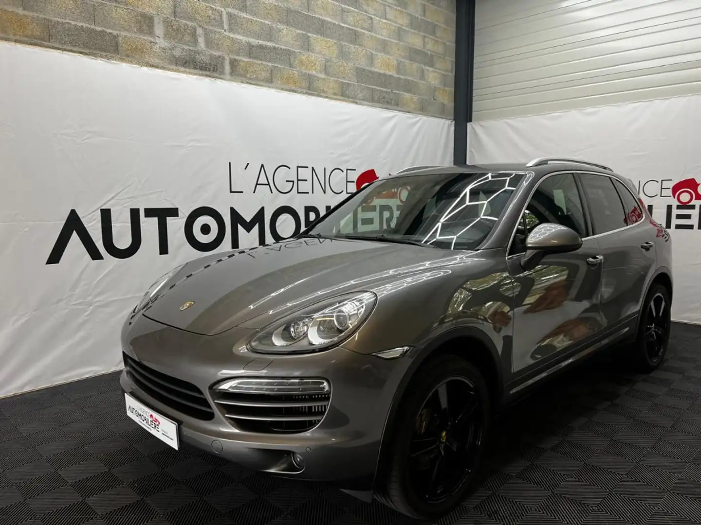 Porsche Cayenne 3.0D V6 Turbo Gris - 1