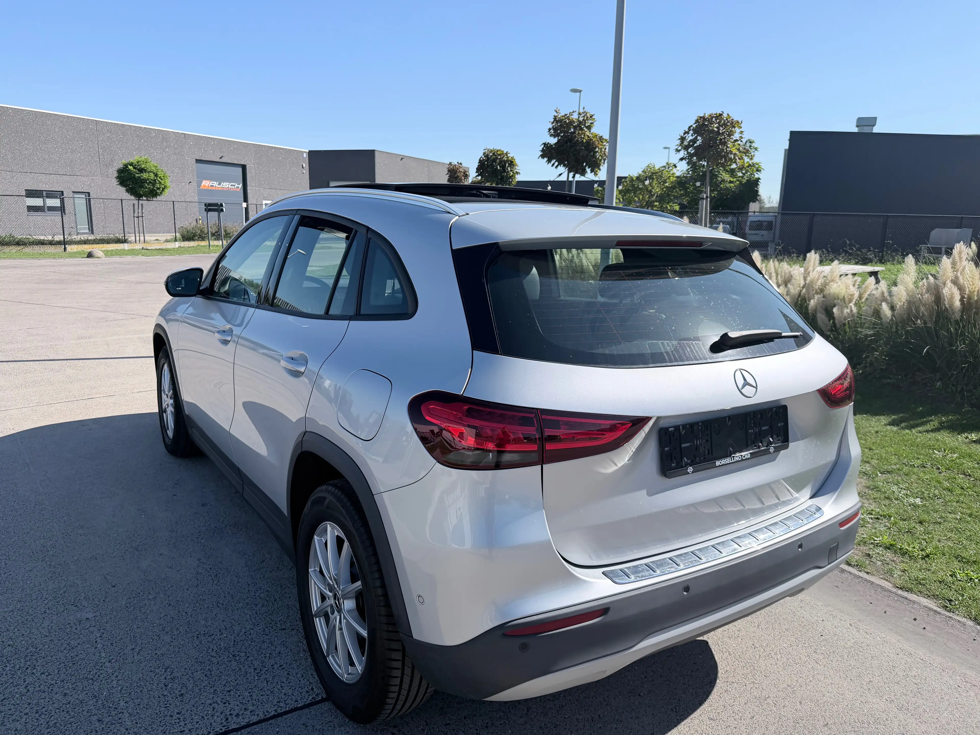 Mercedes-Benz GLA 180 GLA 180/panoramisch open dak — photo 4