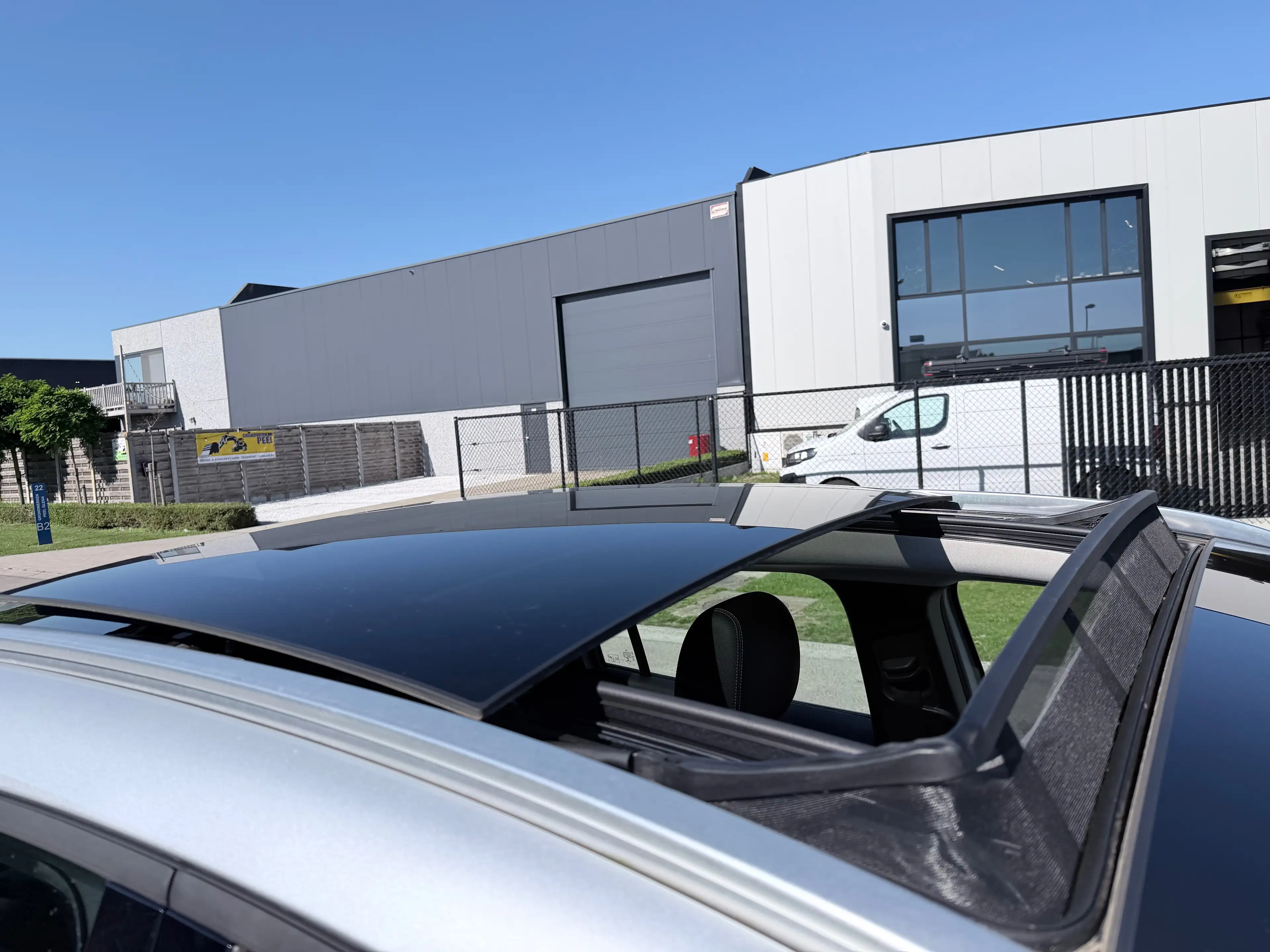Mercedes-Benz GLA 180 GLA 180/panoramisch open dak — photo 14