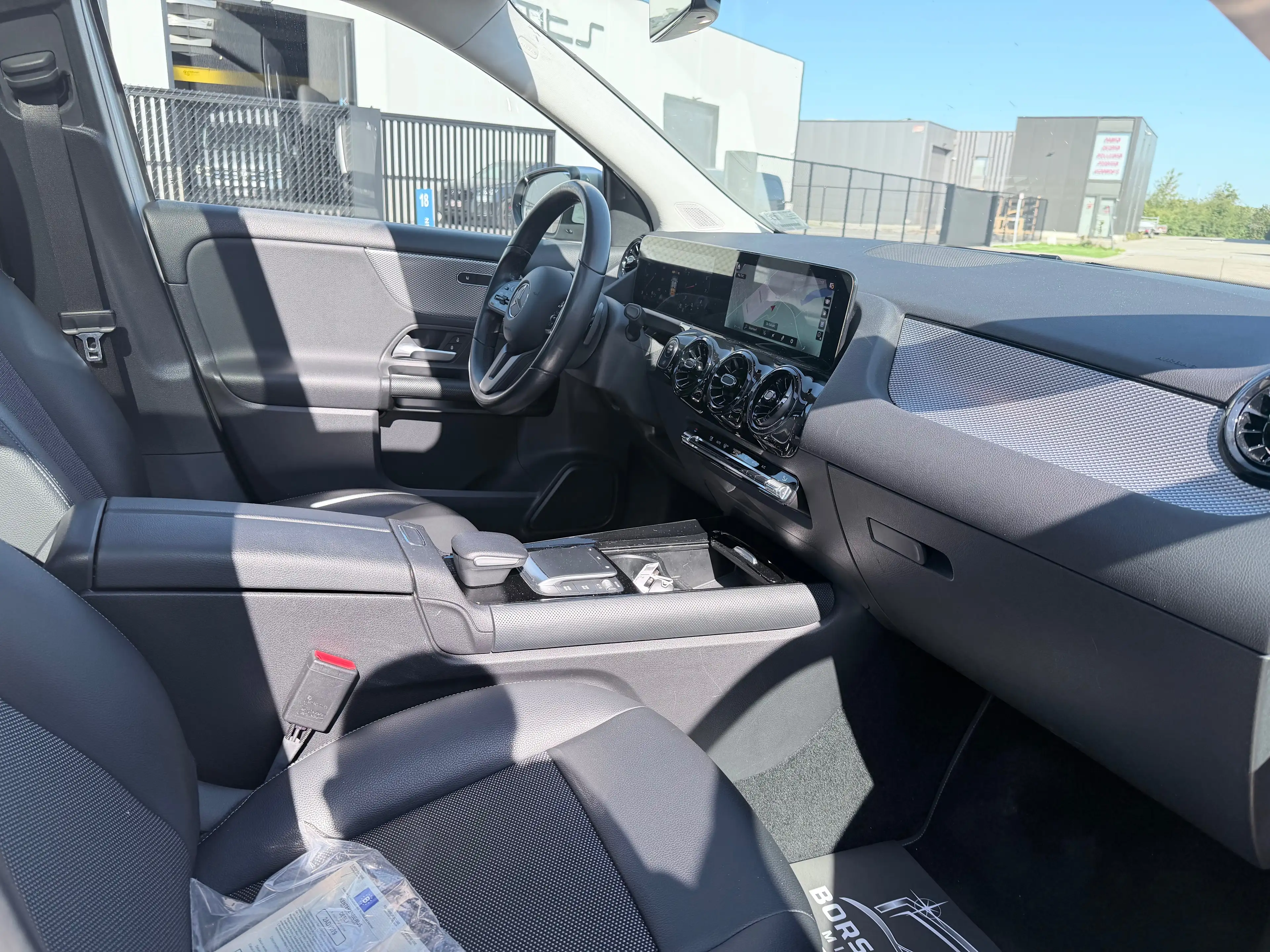 Mercedes-Benz GLA 180 GLA 180/panoramisch open dak — photo 13