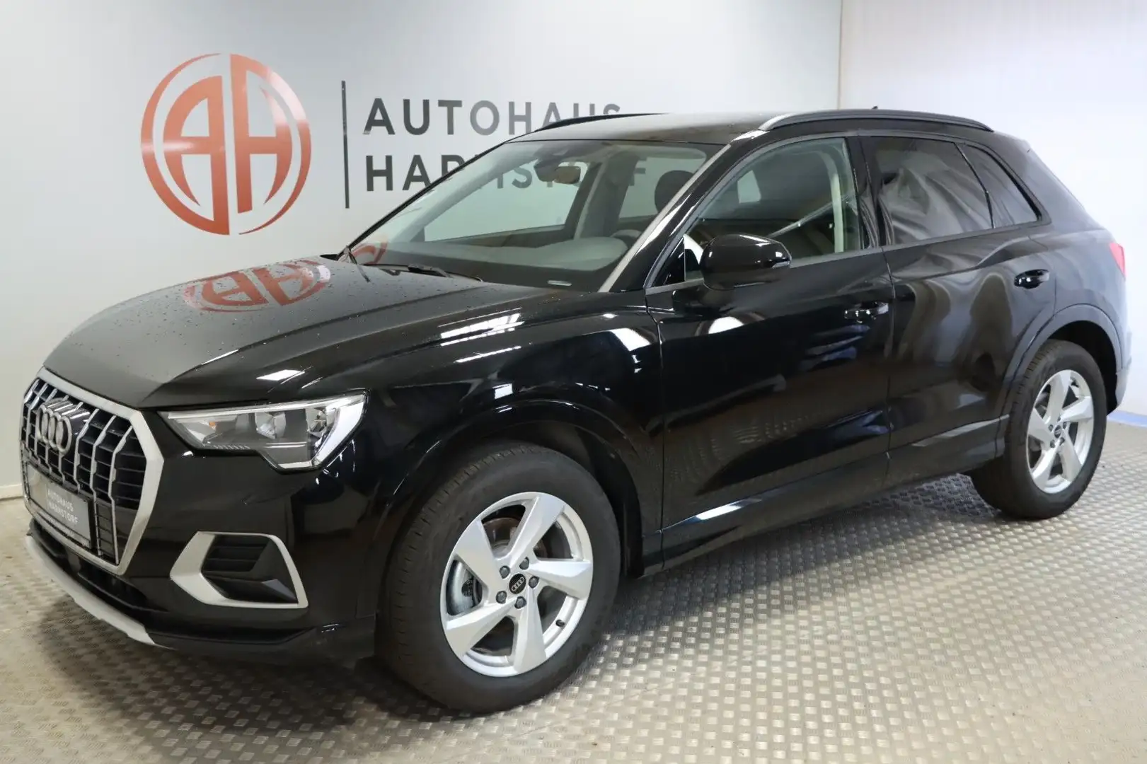 Audi Q3 35 TFSI 1.5 S-Tronic AHK StHz LED Kamera Zwart - 2