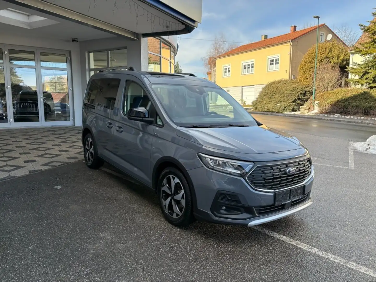 Ford Tourneo Connect Active 1.5 Ecoboost/PHEV Grau - 2