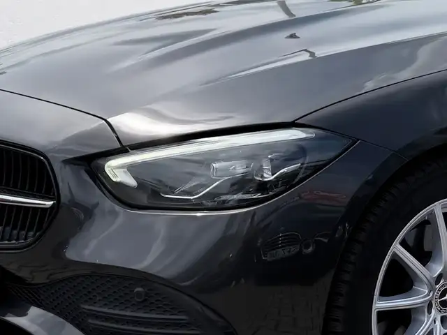 Mercedes-Benz C-Class view 3