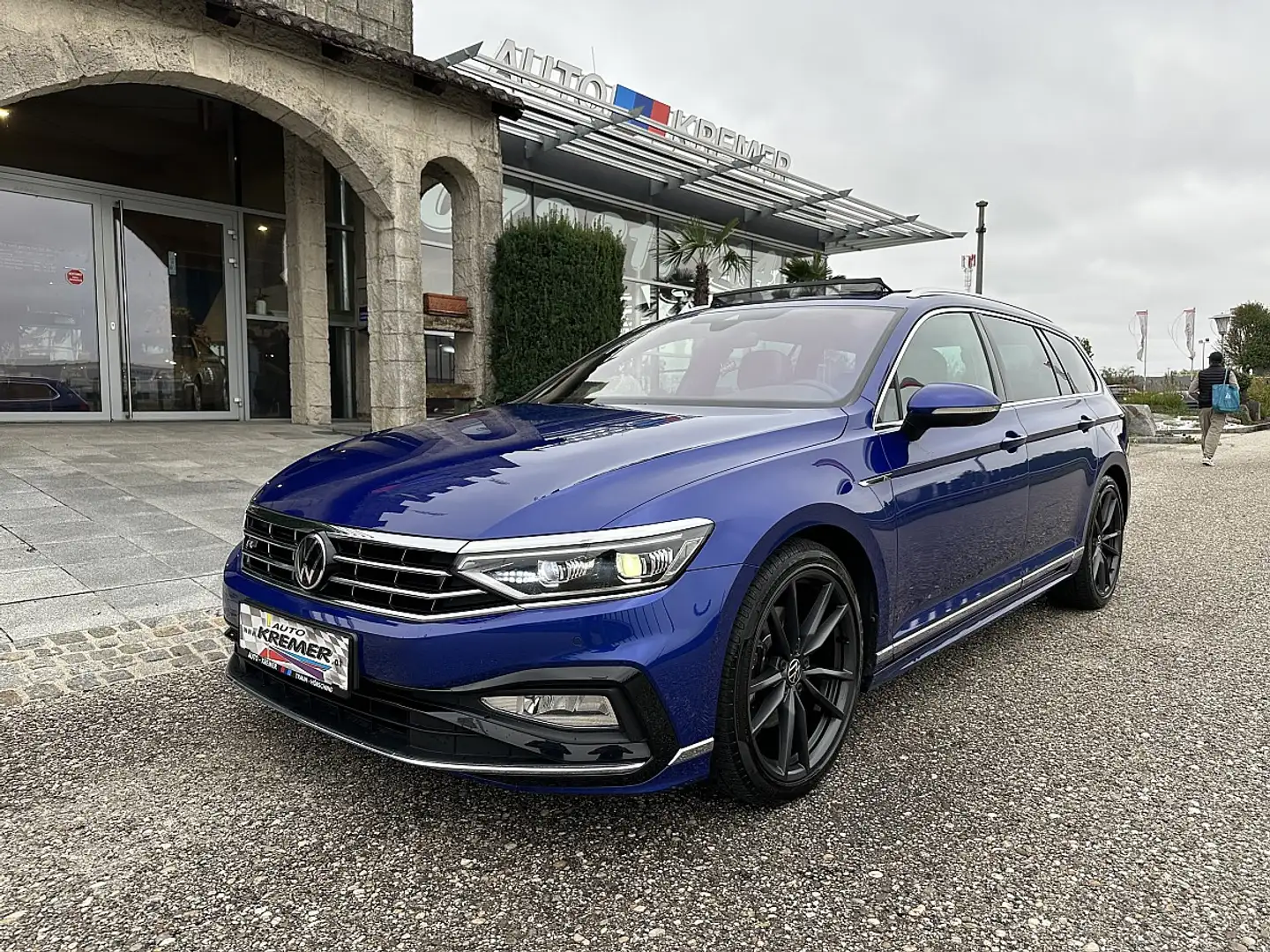 Volkswagen Passat Variant Elegance 2,0 SCR TDI DSG *R-LINE*/360°/MATRIX/H... Blau - 2