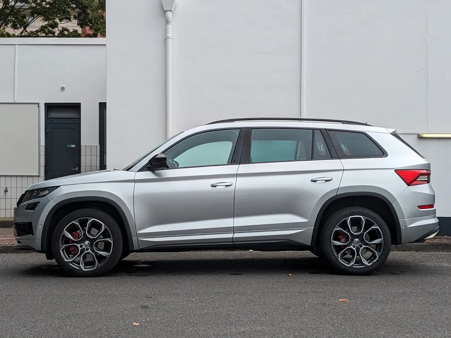 Skoda Kodiaq RS 4x4 FullAssist/DCC/AID/ACC/AHK Silber - 2