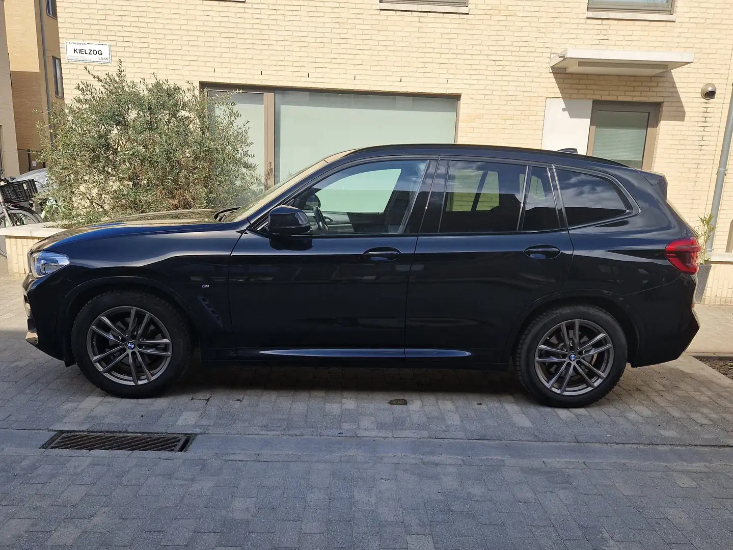 BMW X3 M X3 xDrive20i Aut. M Sport Zwart - 2