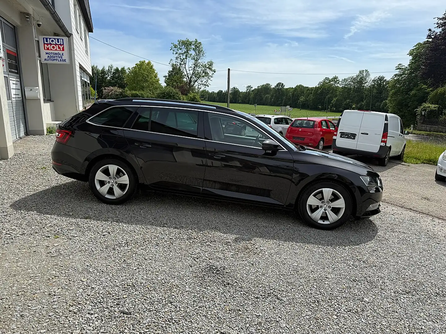 Skoda Superb 2,0 TDI Ambition DSG ''RFK*NAVI*CARPLAY'' Schwarz - 2