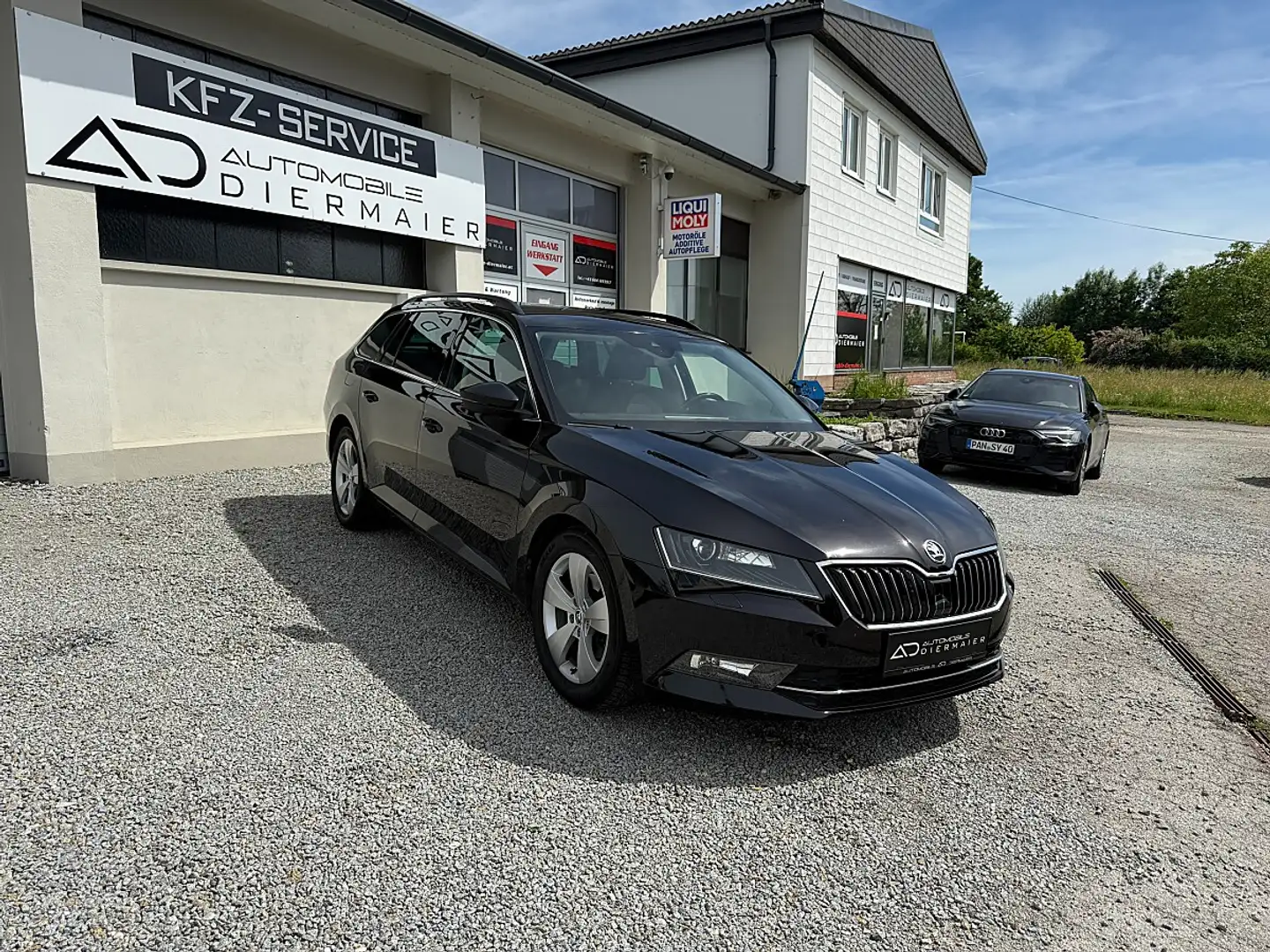 Skoda Superb 2,0 TDI Ambition DSG ''RFK*NAVI*CARPLAY'' Schwarz - 1