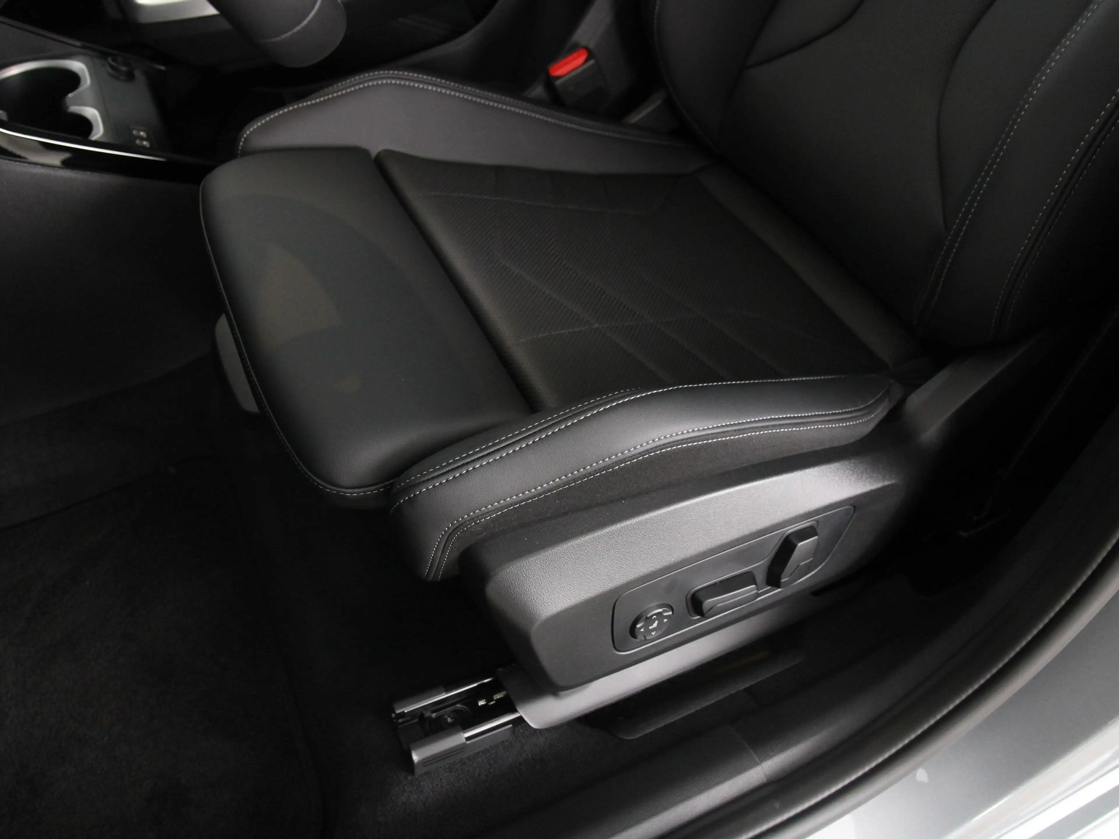 BMW X2 sDrive20i — photo 15