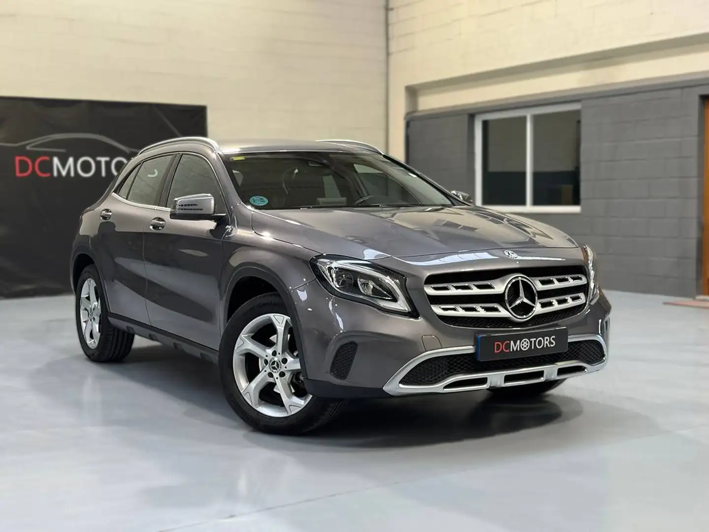 Mercedes-Benz GLA 180 AMG Line - 2