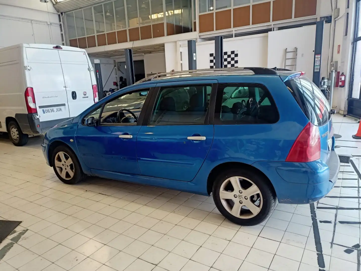 Peugeot 307 SW 1.6 Clim Plus Azul - 2