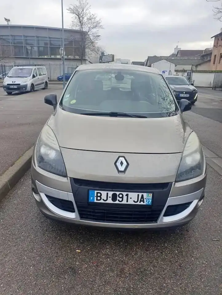 Renault Scenic ScÃ©nic 1.9 DTI - 100 Carminat A