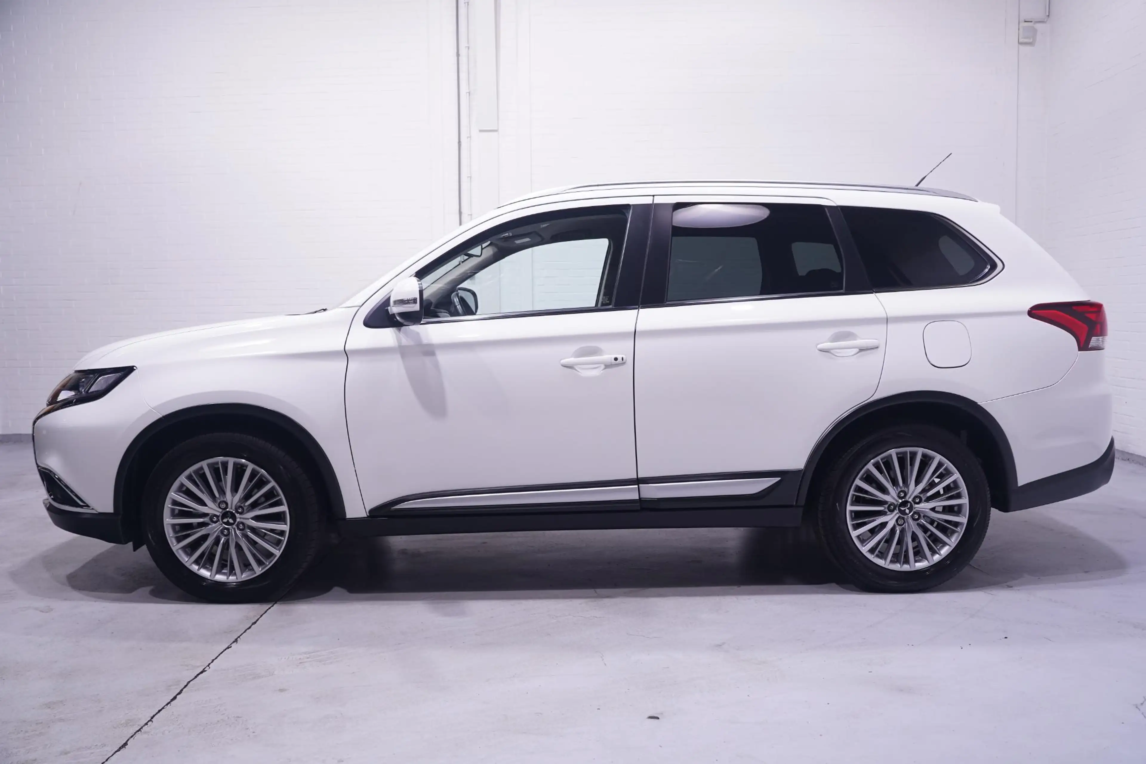 Mitsubishi Outlander 2.0 Instyle 4WD Camera Trekhaak Cruise Clima — photo 6