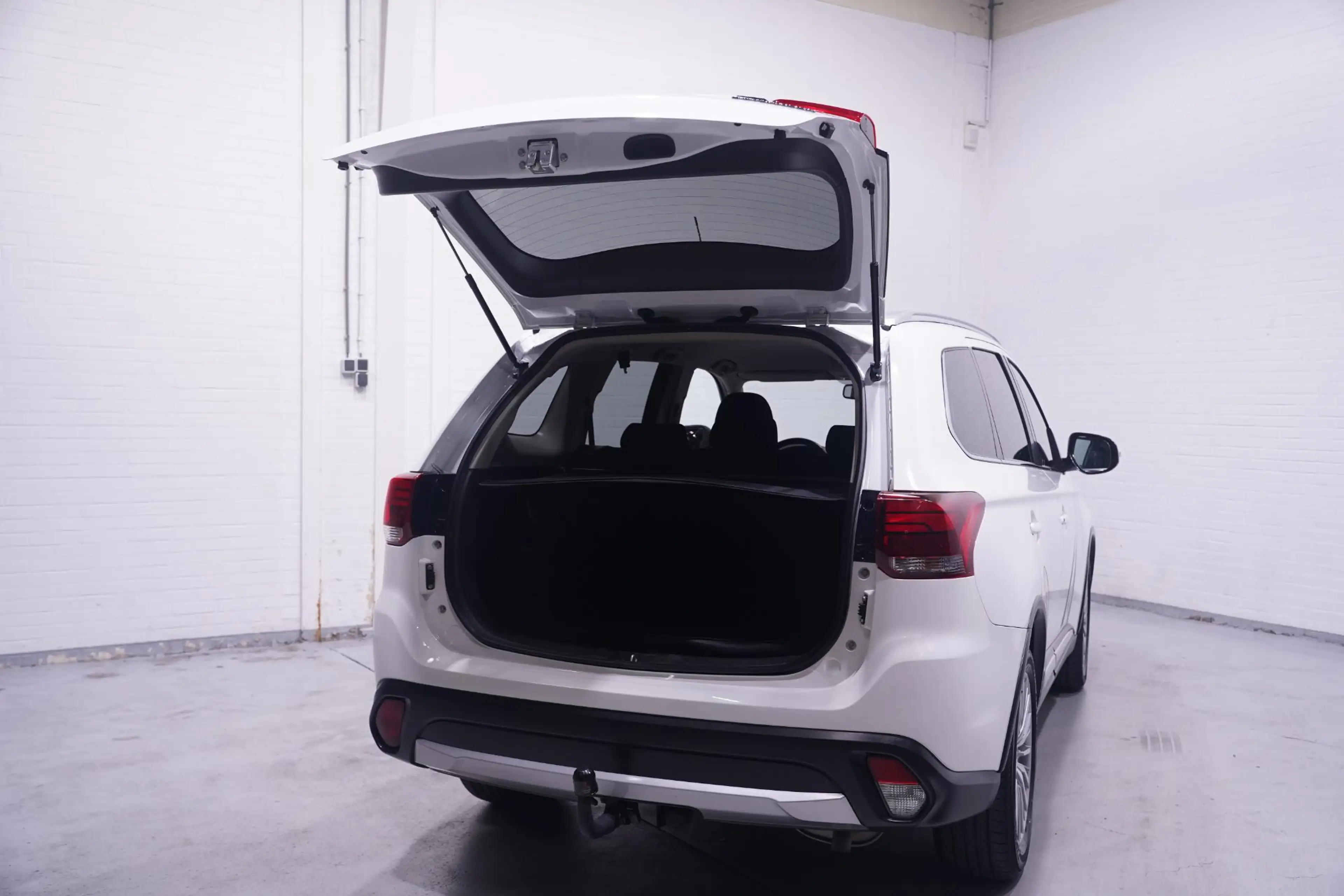Mitsubishi Outlander 2.0 Instyle 4WD Camera Trekhaak Cruise Clima — photo 11