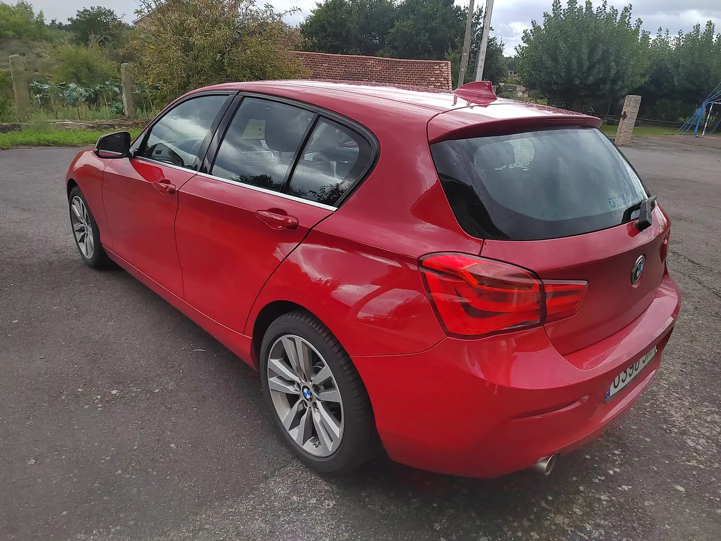 BMW 116 116d Efficient Dynamics Essential Plus Edition Rojo - 2