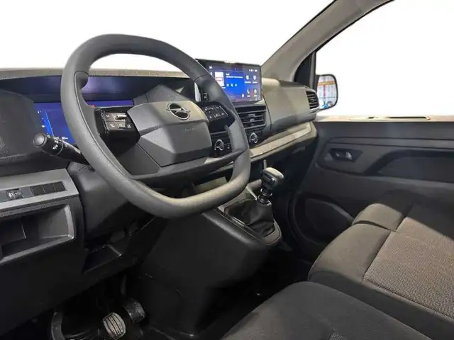 Opel Vivaro view 11