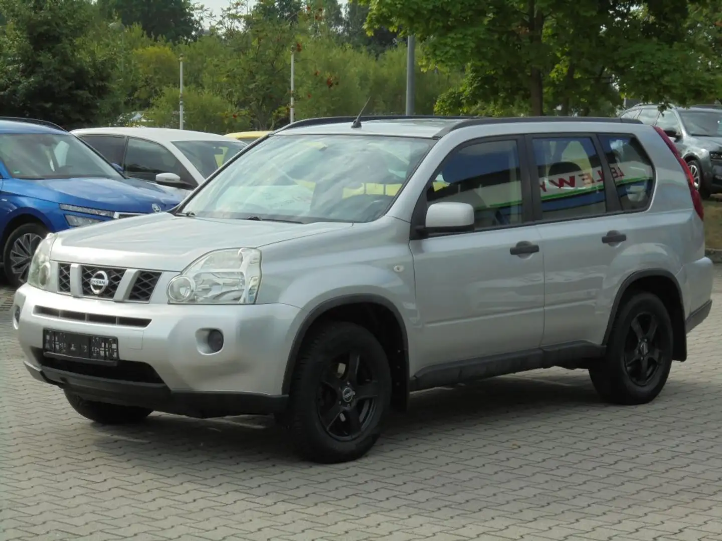 Nissan X-Trail 2.0 dci 4x4 DPF XE+AHK+4x4+Klima+ZV Silber - 1