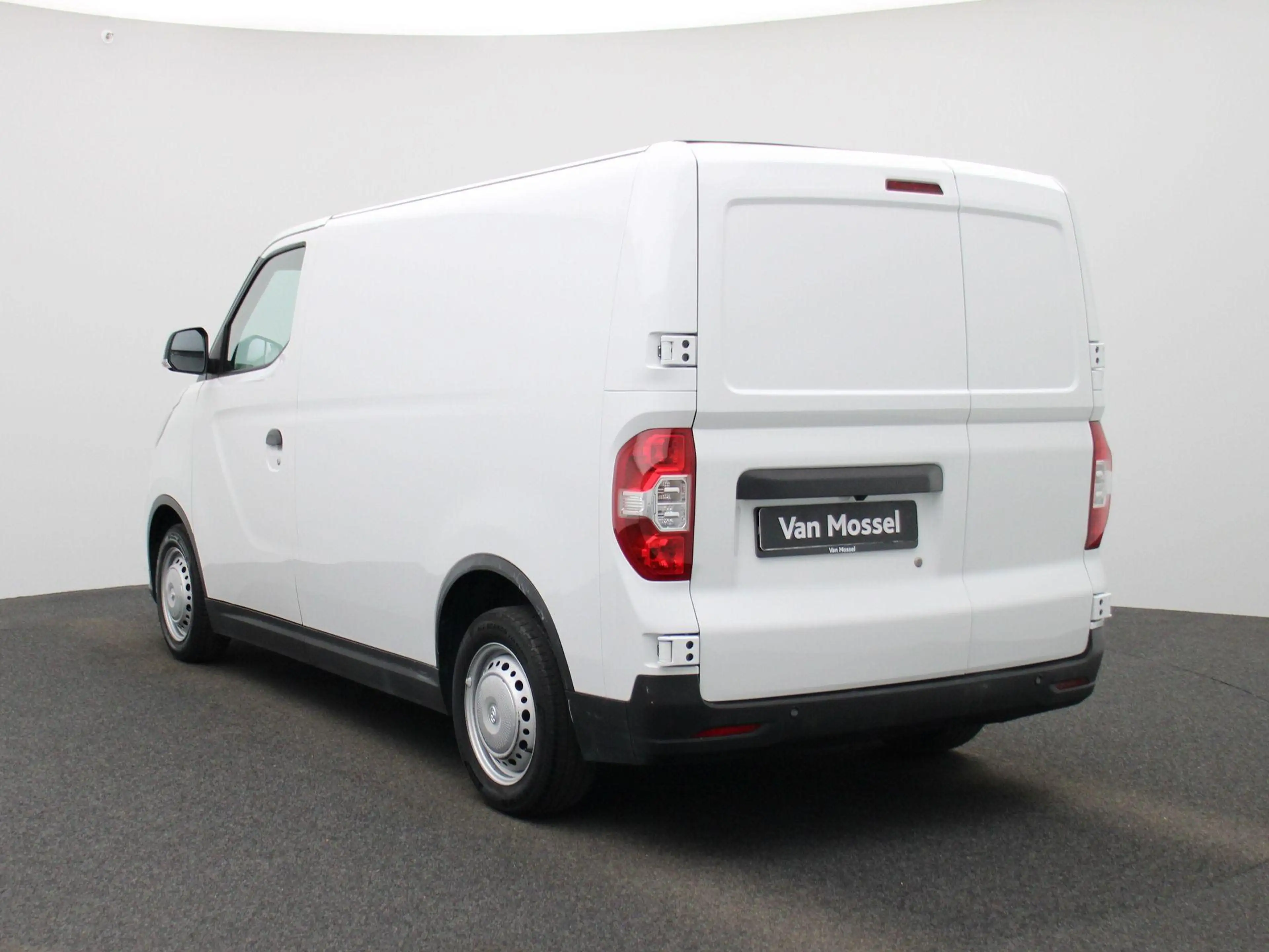Maxus eDeliver 3 SWB 50 kWh — photo 2