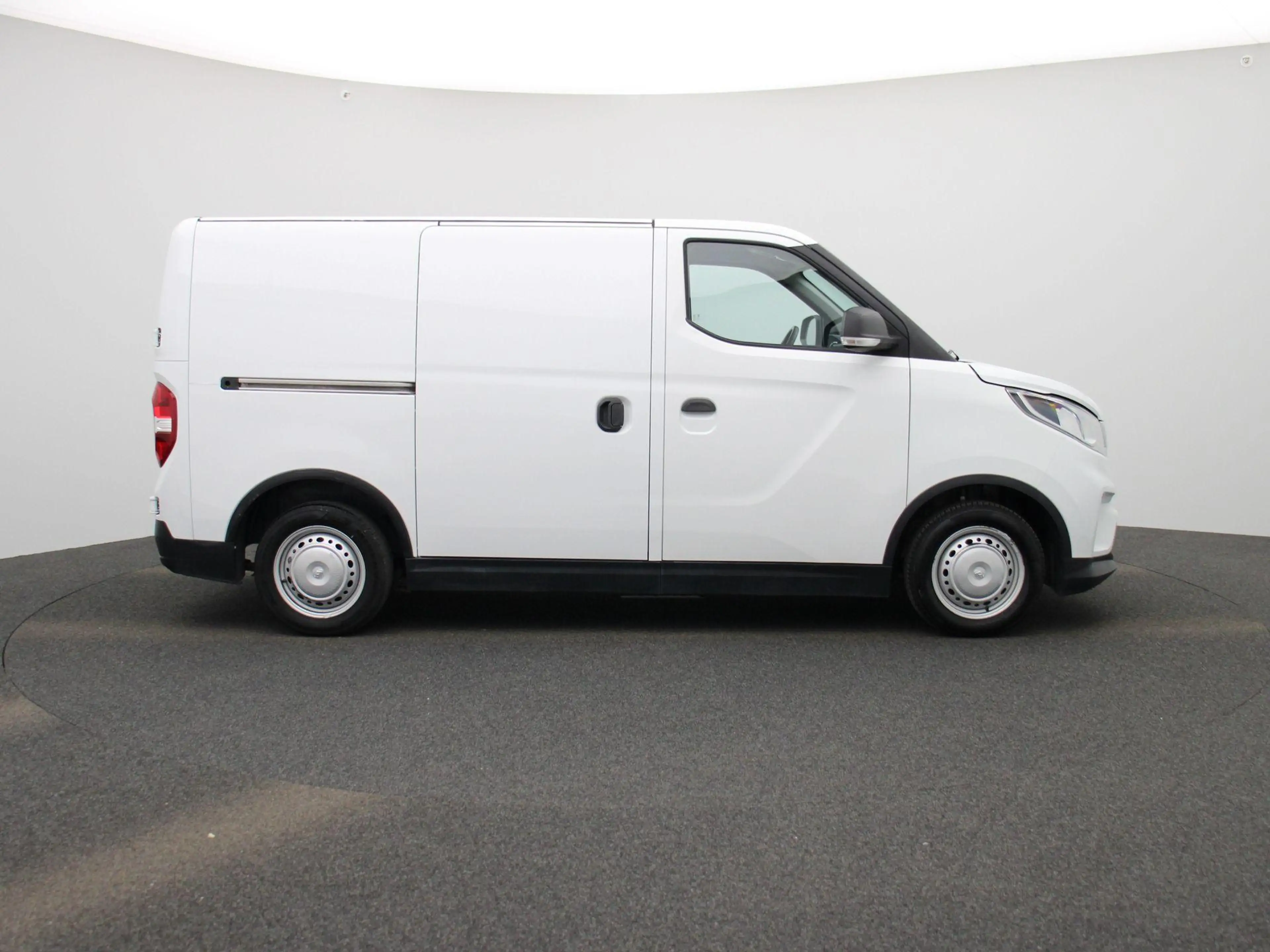 Maxus eDeliver 3 SWB 50 kWh — photo 6