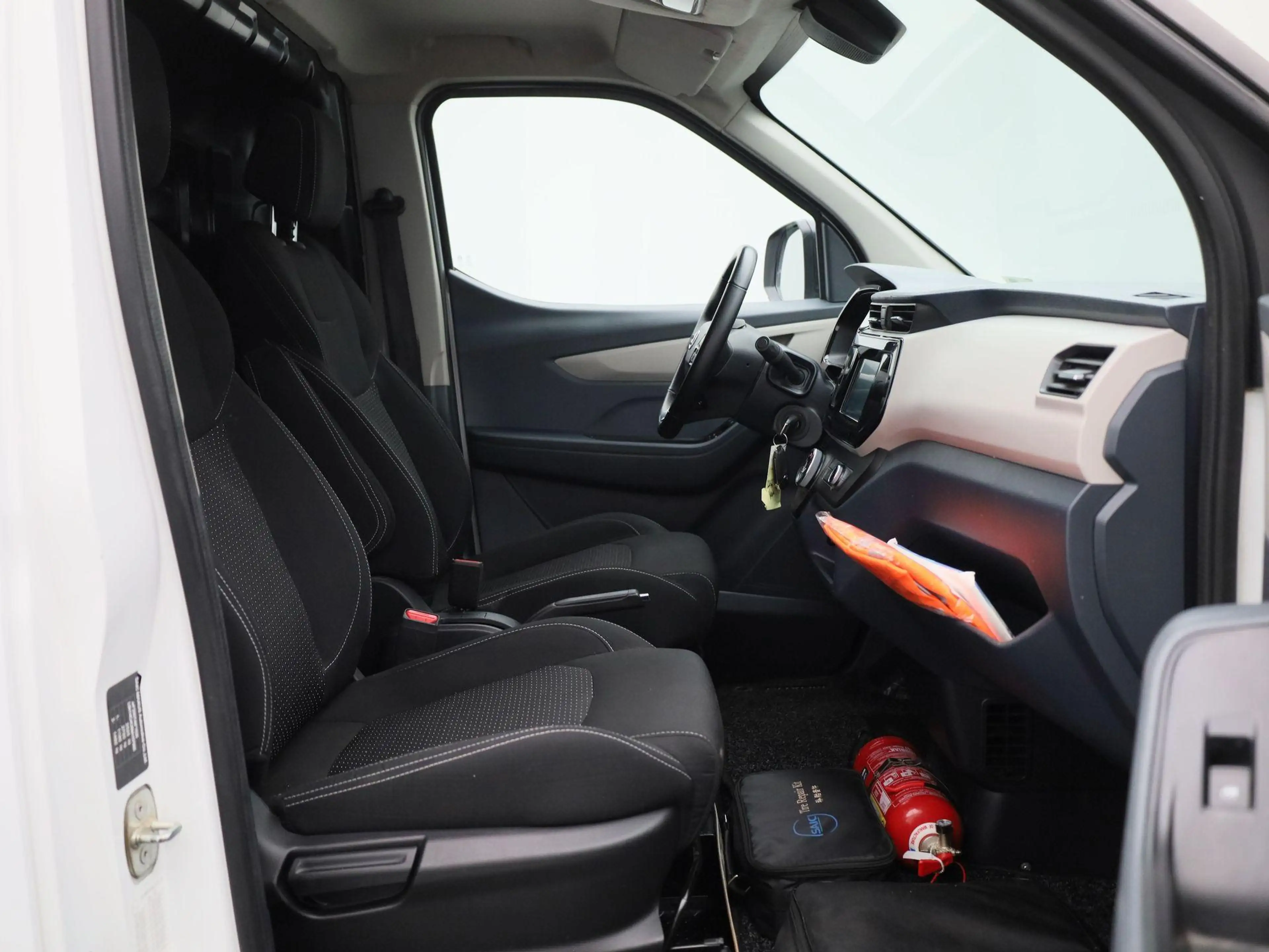 Maxus eDeliver 3 SWB 50 kWh — photo 12