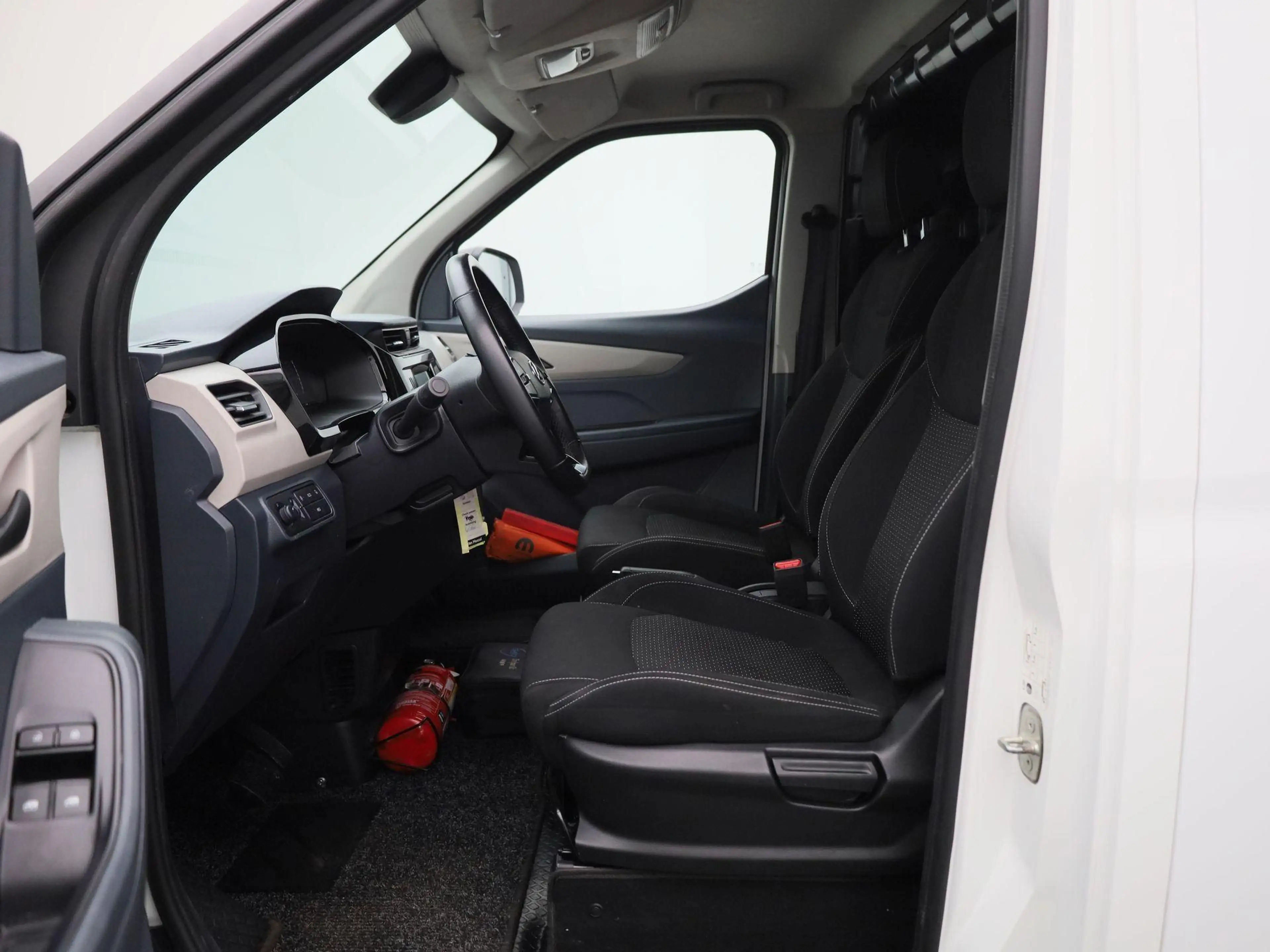 Maxus eDeliver 3 SWB 50 kWh — photo 11