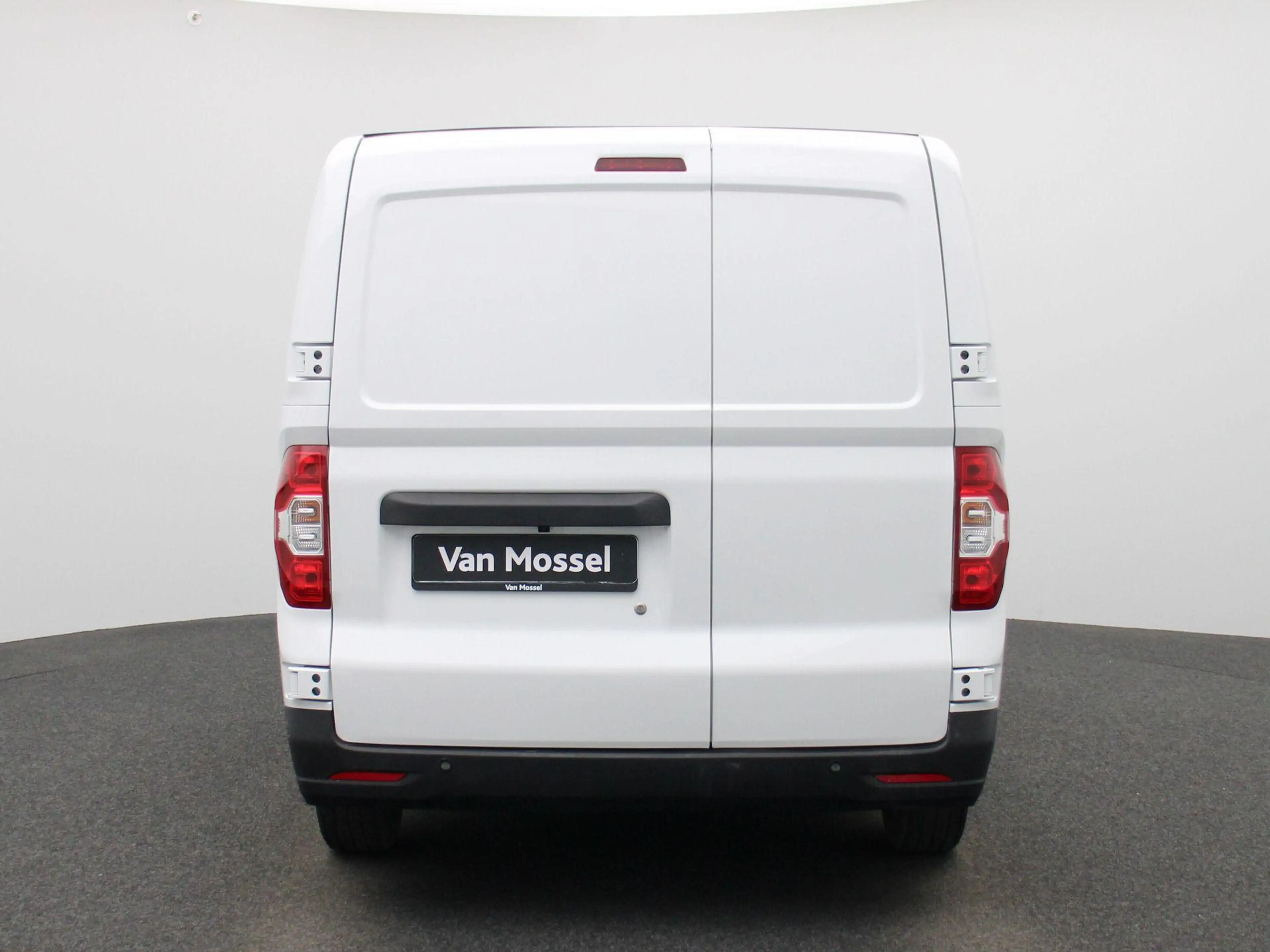 Maxus eDeliver 3 SWB 50 kWh — photo 5